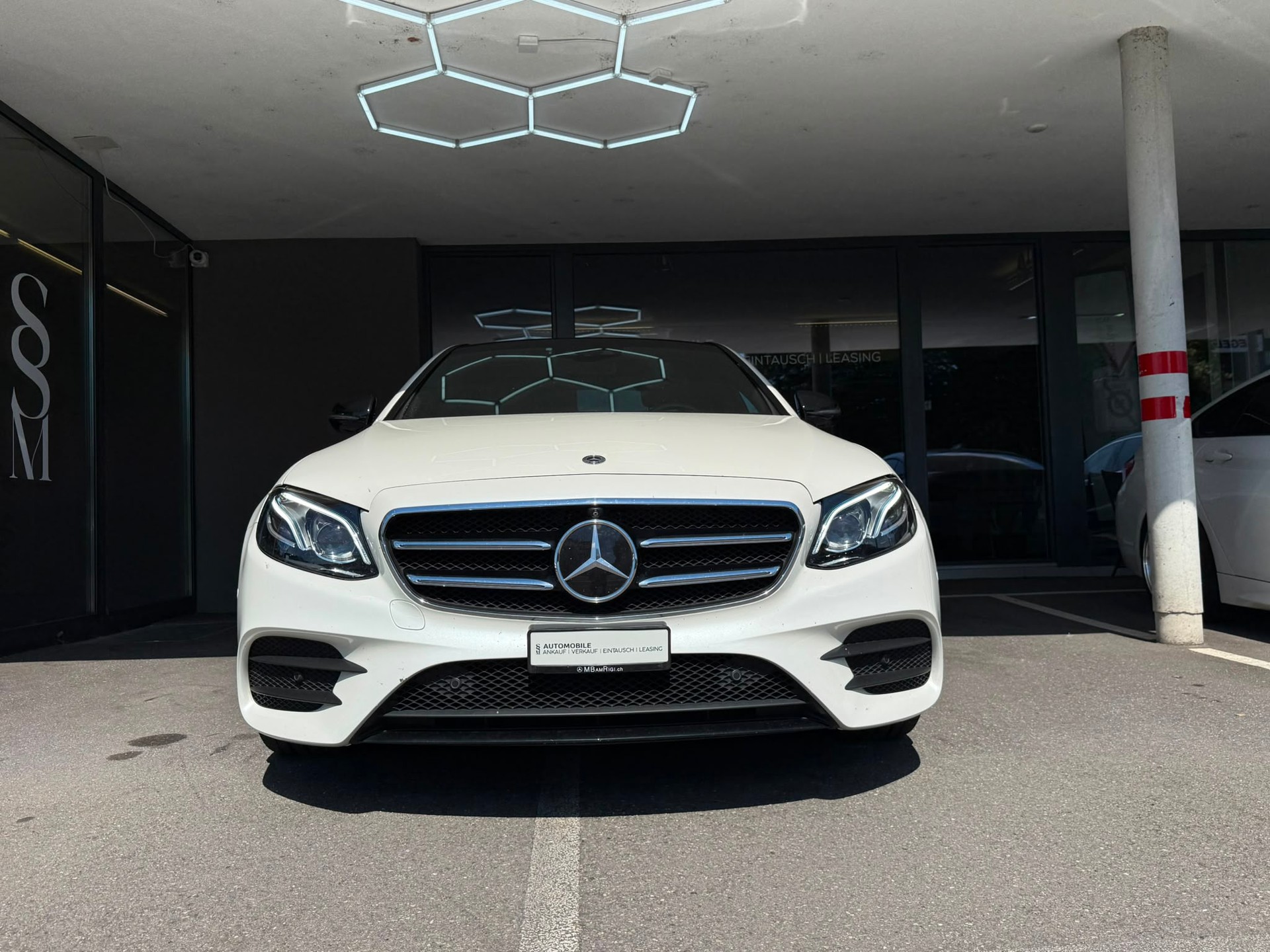 MERCEDES-BENZ E 400 AMG Line *Pano-Dach* *Burmester Surround Sound* *360 Kamera* *CH-Fahrzeug*4Matic 9G-Tronic-image-1