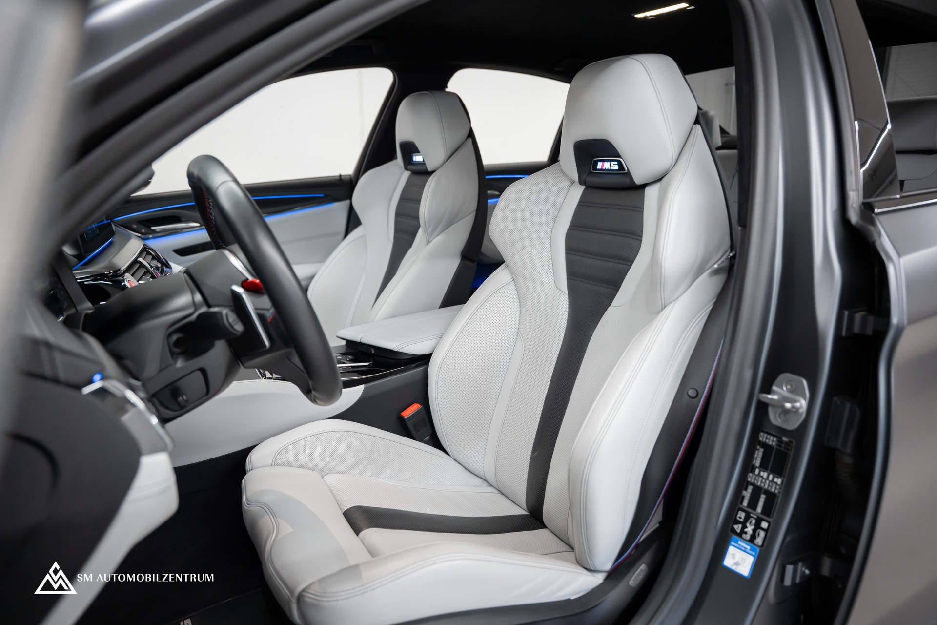 BMW M5 Competition xDrive / Laserlight / Bowers&Wilkins / 360° / Sitzbelüftung-image-17