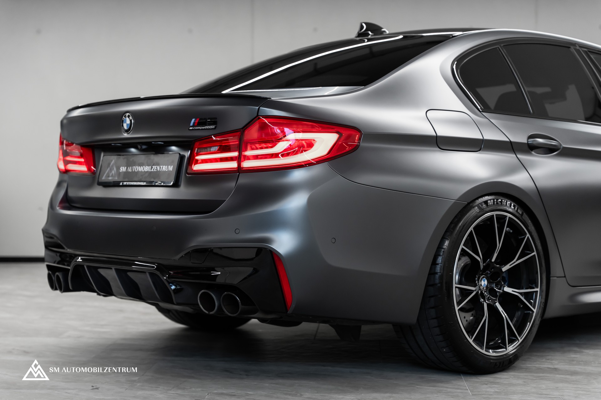 BMW M5 Competition xDrive / Laserlight / Bowers&Wilkins / 360° / Sitzbelüftung-image-8