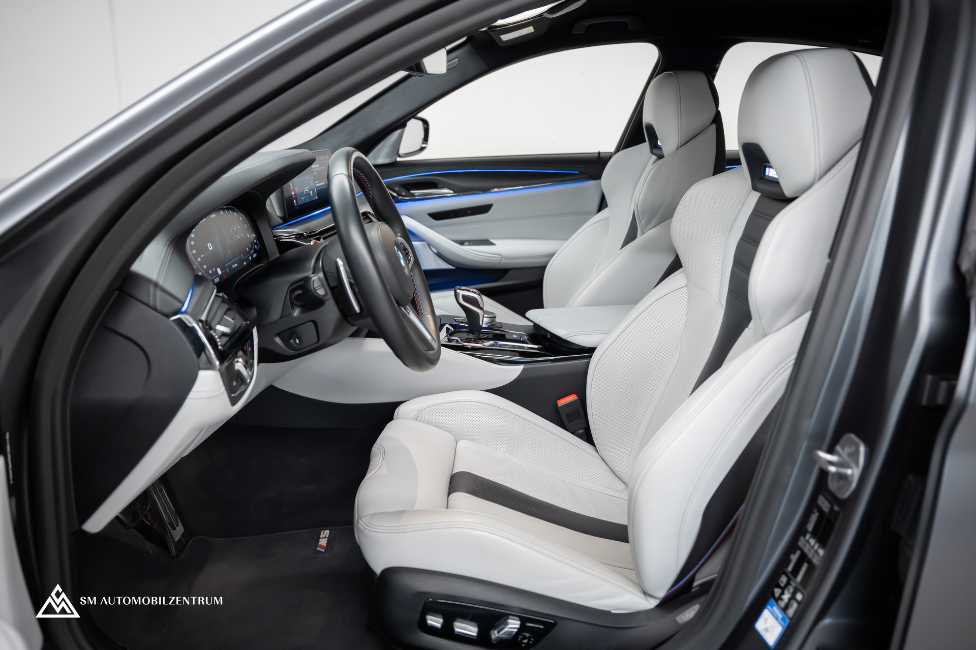 BMW M5 Competition xDrive / Laserlight / Bowers&Wilkins / 360° / Sitzbelüftung-image-16