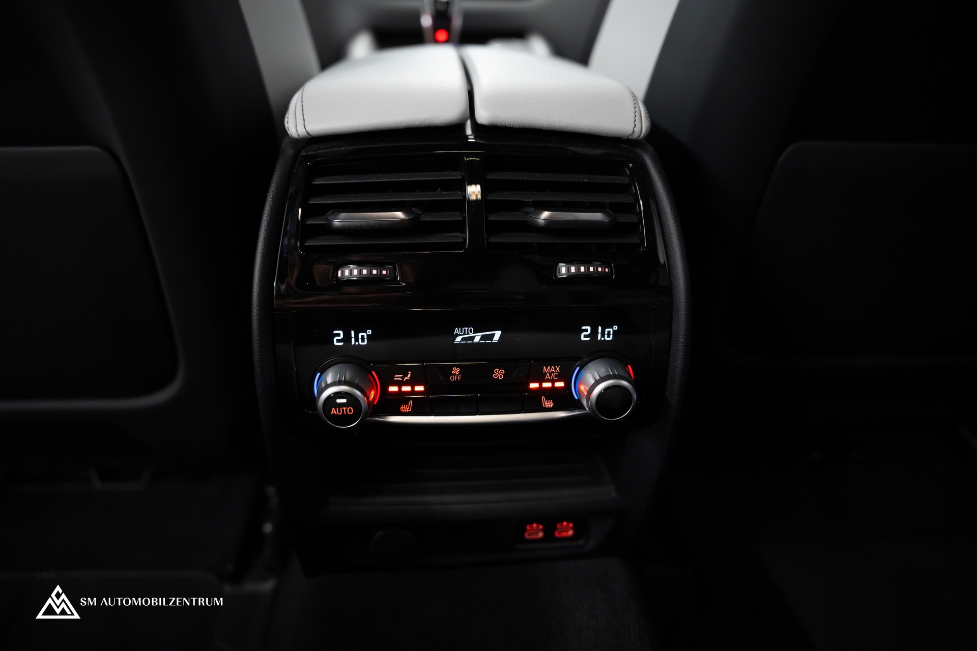 BMW M5 Competition xDrive / Laserlight / Bowers&Wilkins / 360° / Sitzbelüftung-image-21