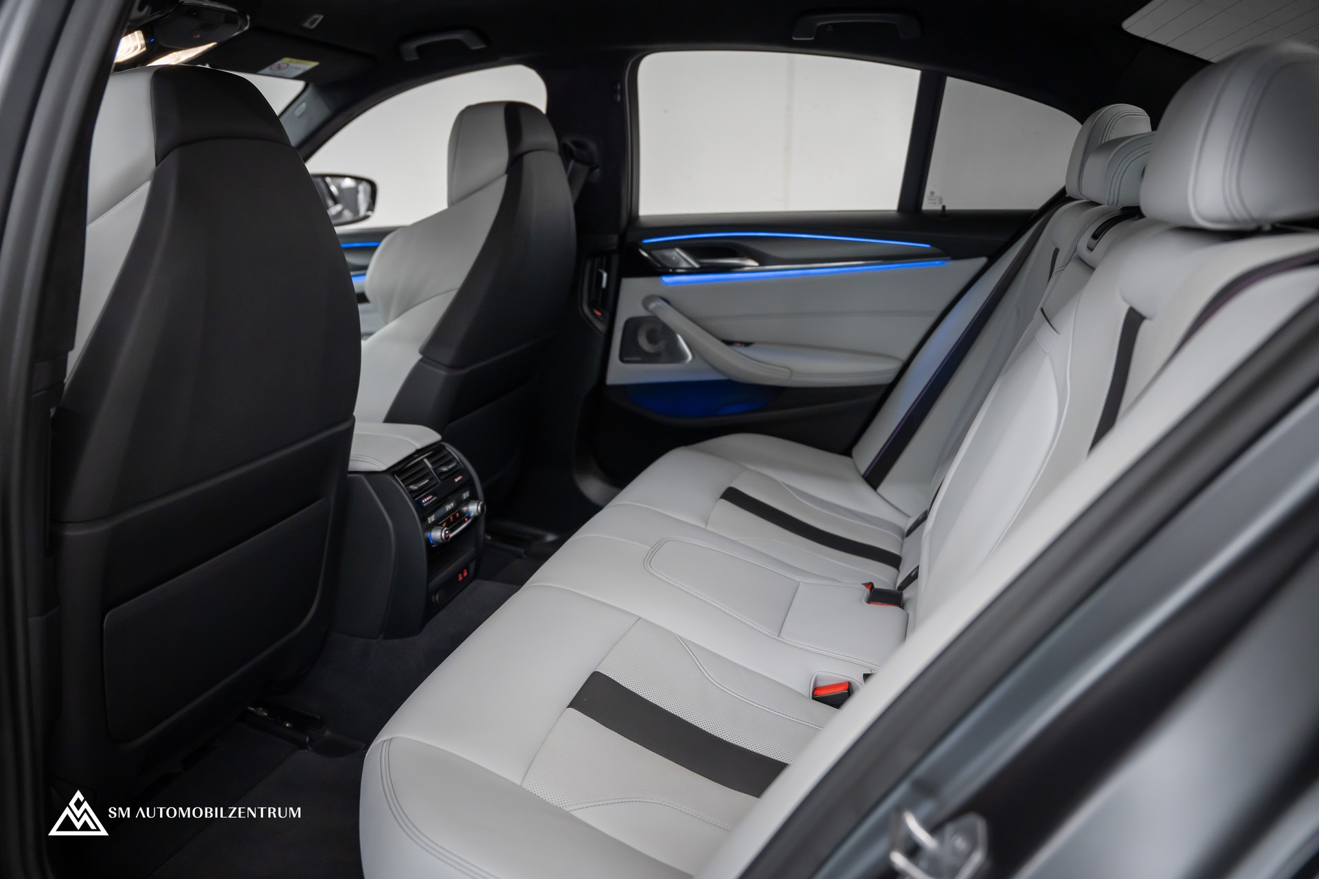 BMW M5 Competition xDrive / Laserlight / Bowers&Wilkins / 360° / Sitzbelüftung-image-19