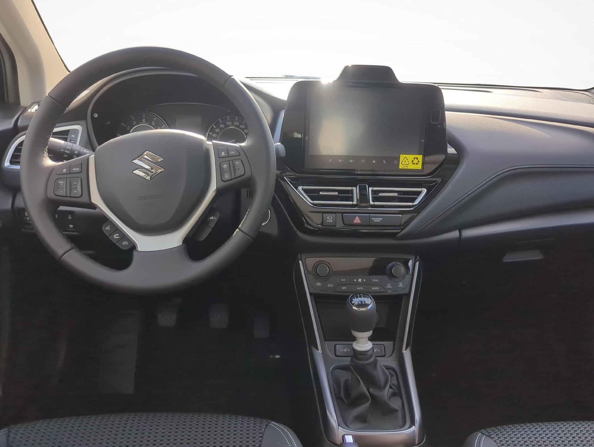 SUZUKI S-Cross 1.4 T Compact Top Hybrid 4x4-image-8