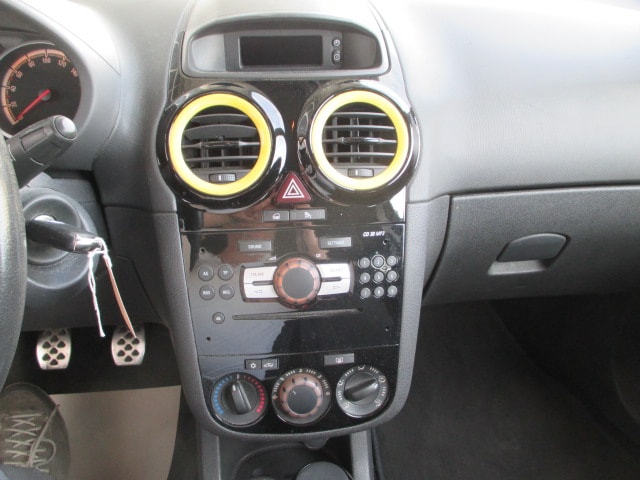 OPEL Corsa 1.4 TP Color Edition-image-9