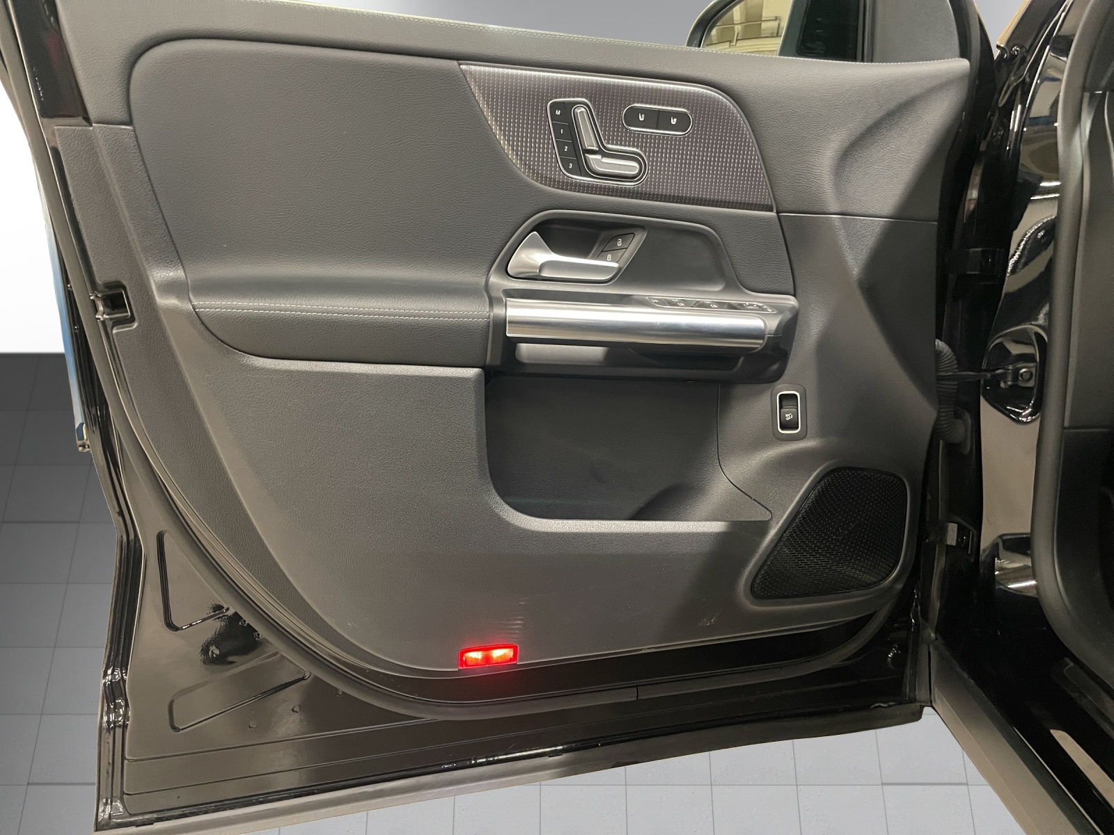 MERCEDES-BENZ EQA 350 4Matic-image-7