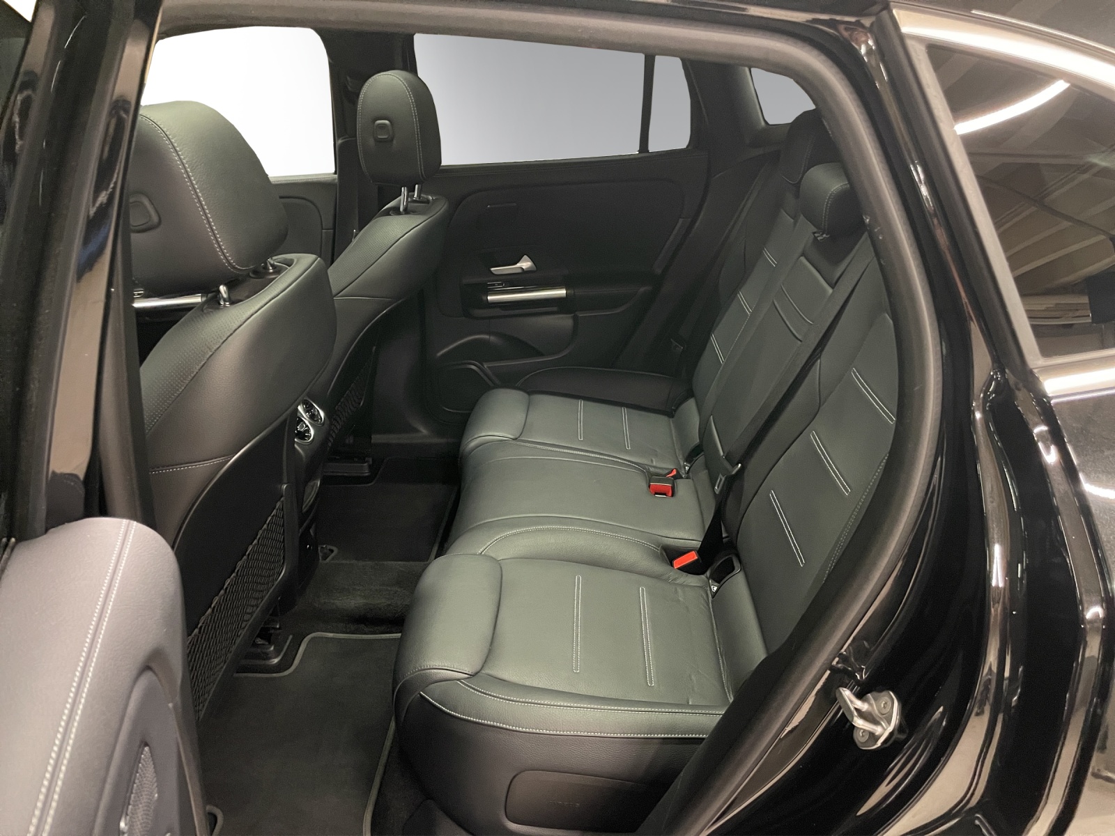 MERCEDES-BENZ EQA 350 4Matic-image-10