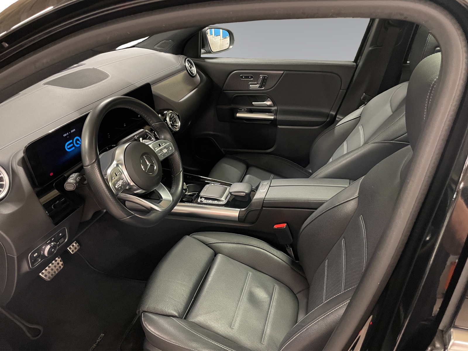 MERCEDES-BENZ EQA 350 4Matic-image-8