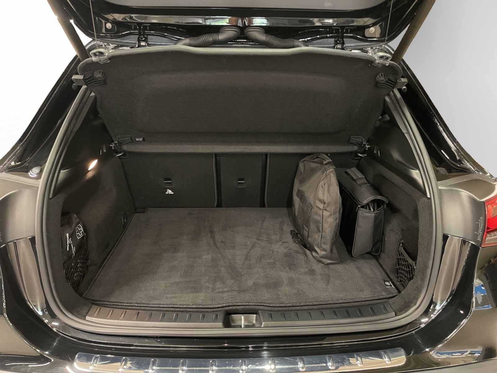 MERCEDES-BENZ EQA 350 4Matic-image-5