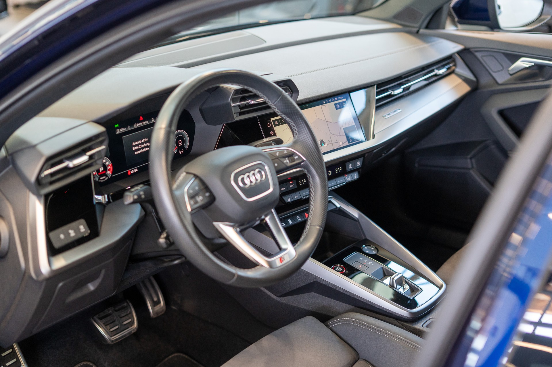 AUDI S3 Limousine 2.0 TFSI quattro S-Tronic / Sportsitze / Virtual Cockpit / Rückfahrkamera-image-10