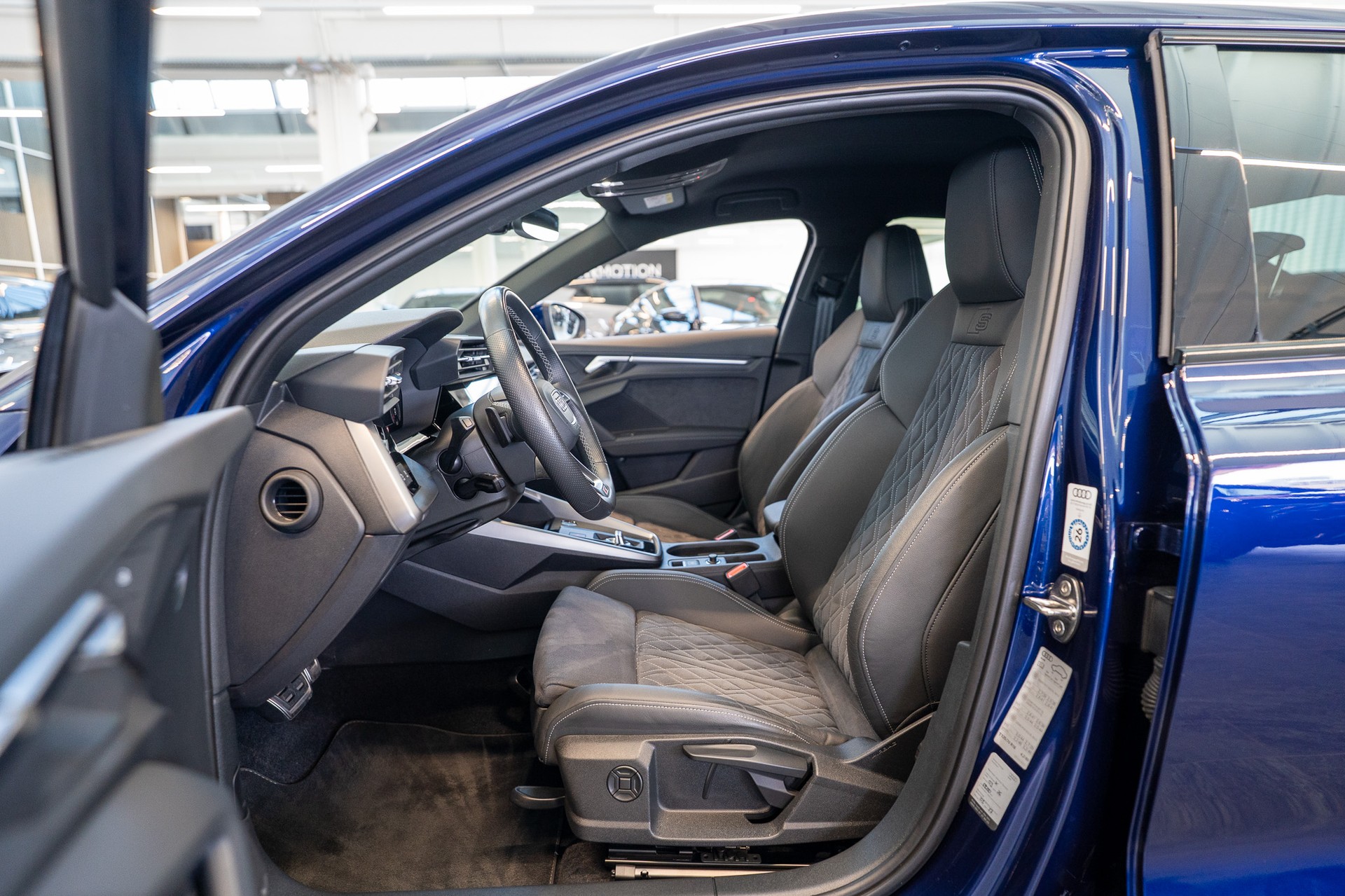 AUDI S3 Limousine 2.0 TFSI quattro S-Tronic / Sportsitze / Virtual Cockpit / Rückfahrkamera-image-11