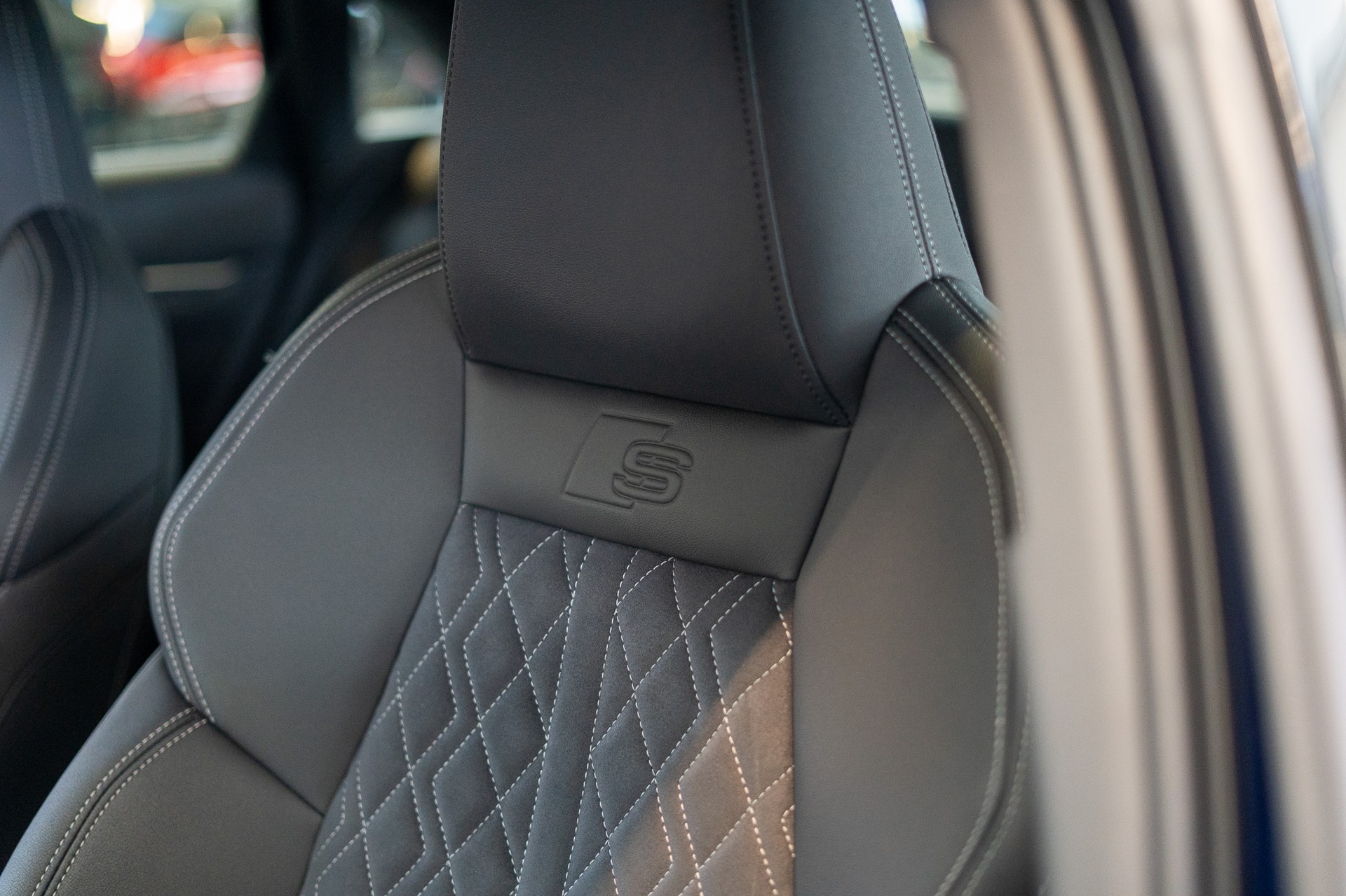 AUDI S3 Limousine 2.0 TFSI quattro S-Tronic / Sportsitze / Virtual Cockpit / Rückfahrkamera-image-12