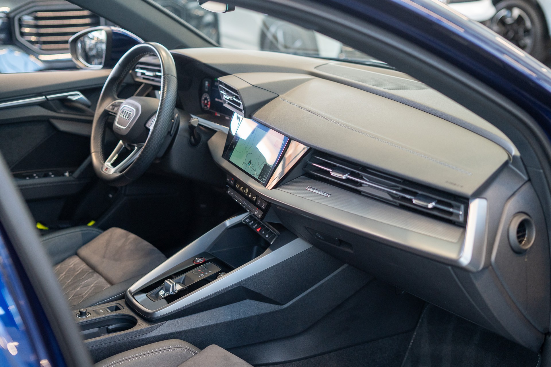 AUDI S3 Limousine 2.0 TFSI quattro S-Tronic / Sportsitze / Virtual Cockpit / Rückfahrkamera-image-16
