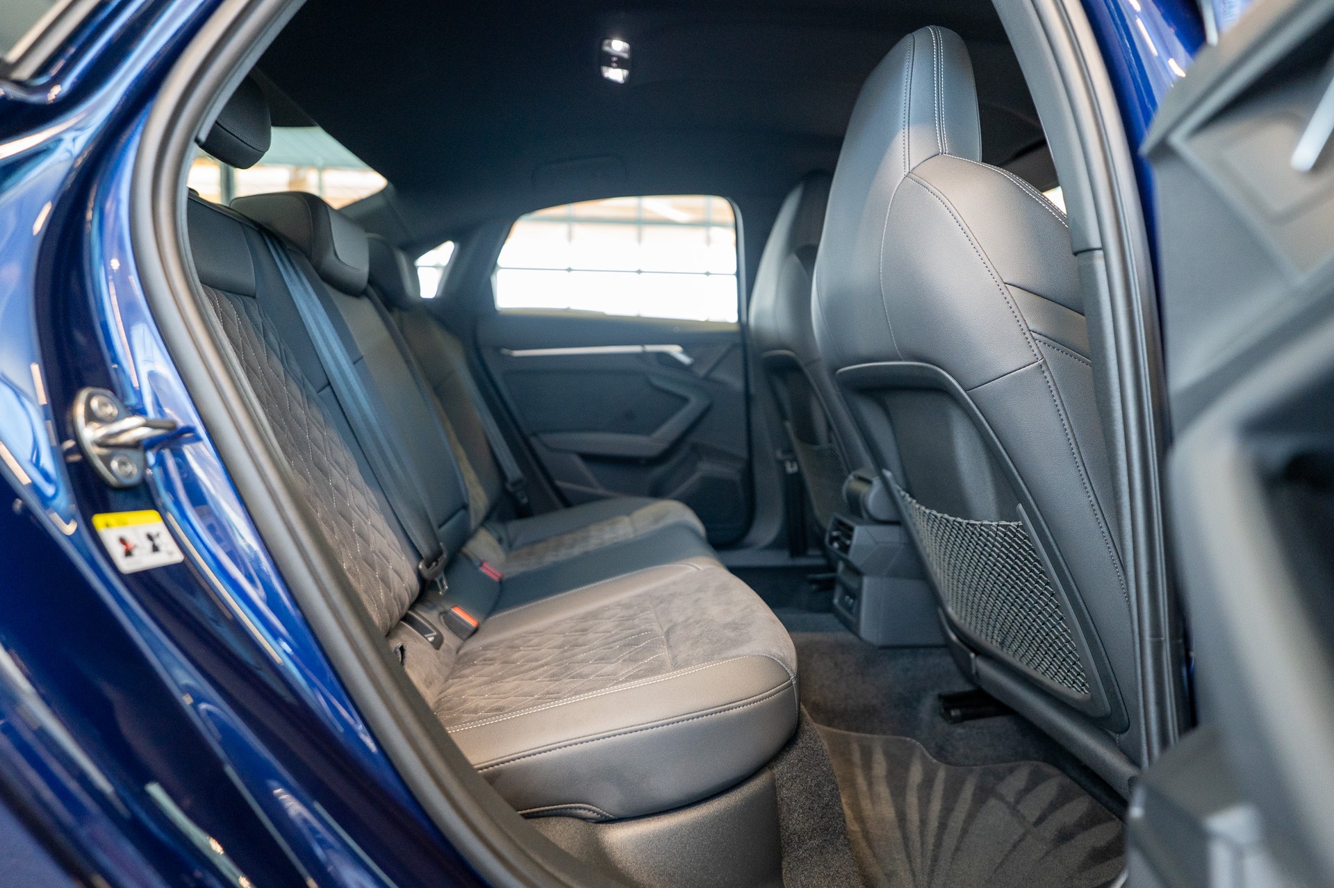 AUDI S3 Limousine 2.0 TFSI quattro S-Tronic / Sportsitze / Virtual Cockpit / Rückfahrkamera-image-14