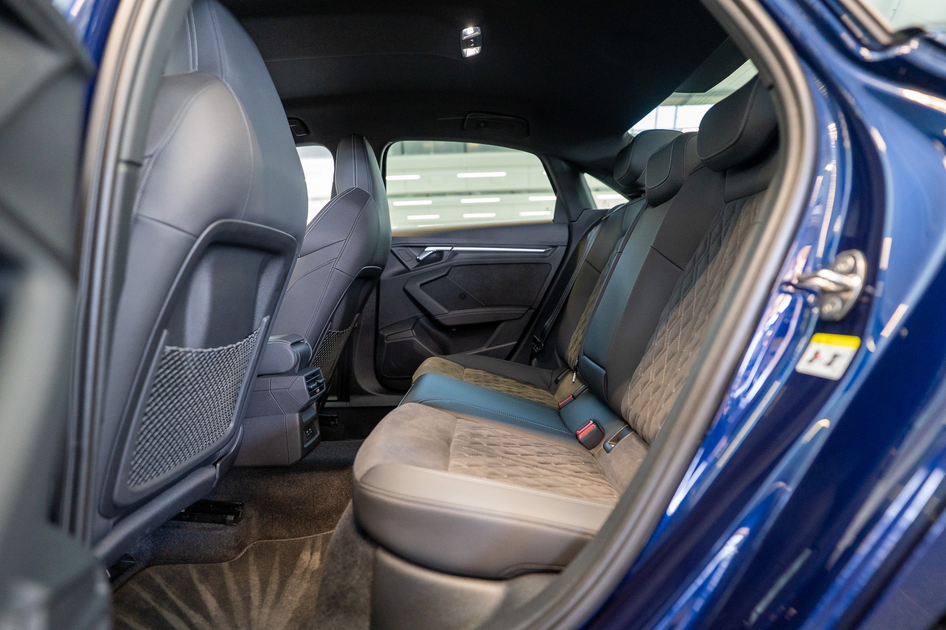 AUDI S3 Limousine 2.0 TFSI quattro S-Tronic / Sportsitze / Virtual Cockpit / Rückfahrkamera-image-13