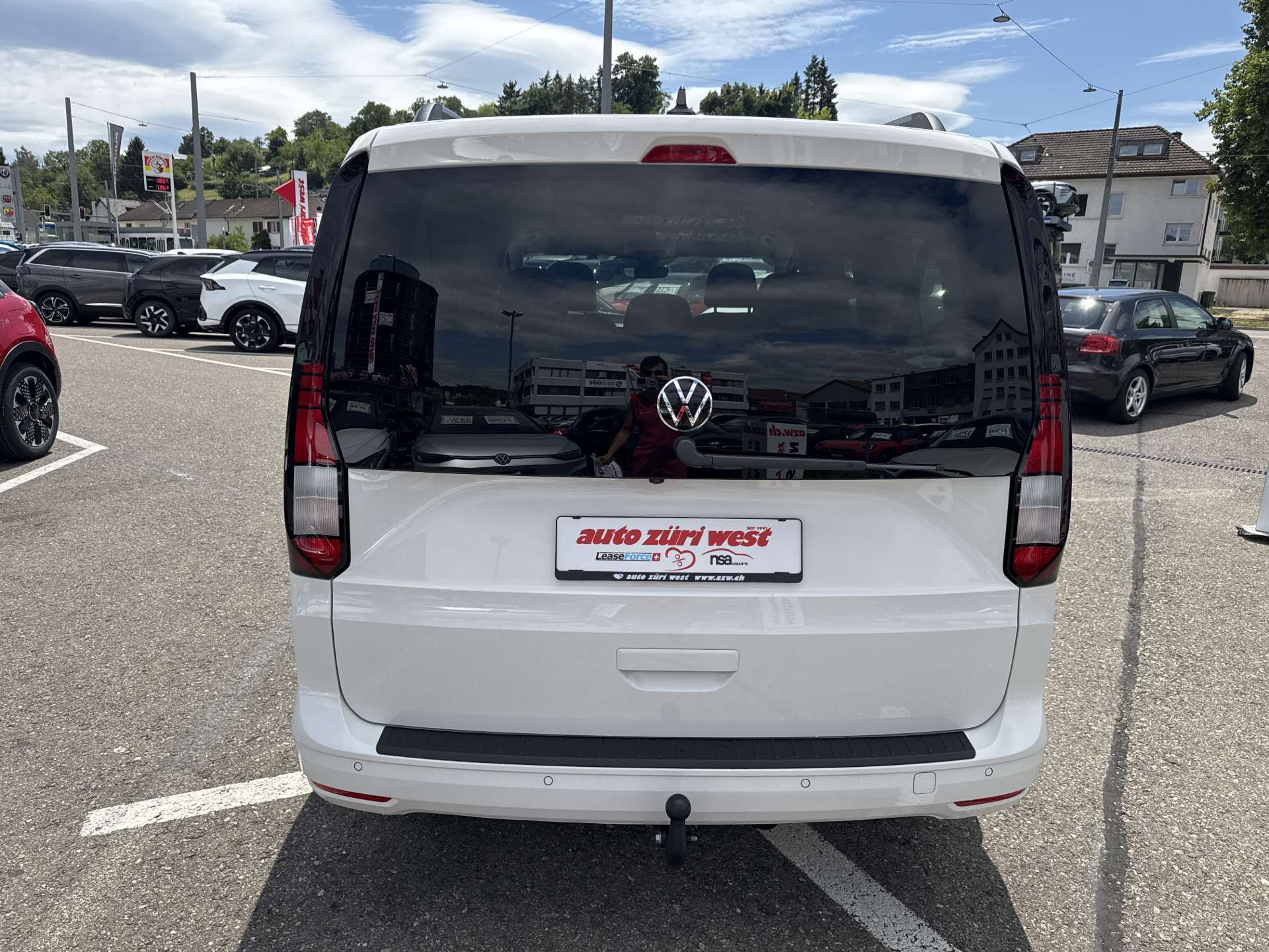 VW Caddy Maxi 2.0 TDi 4Motion 7-Plätzer-image-14