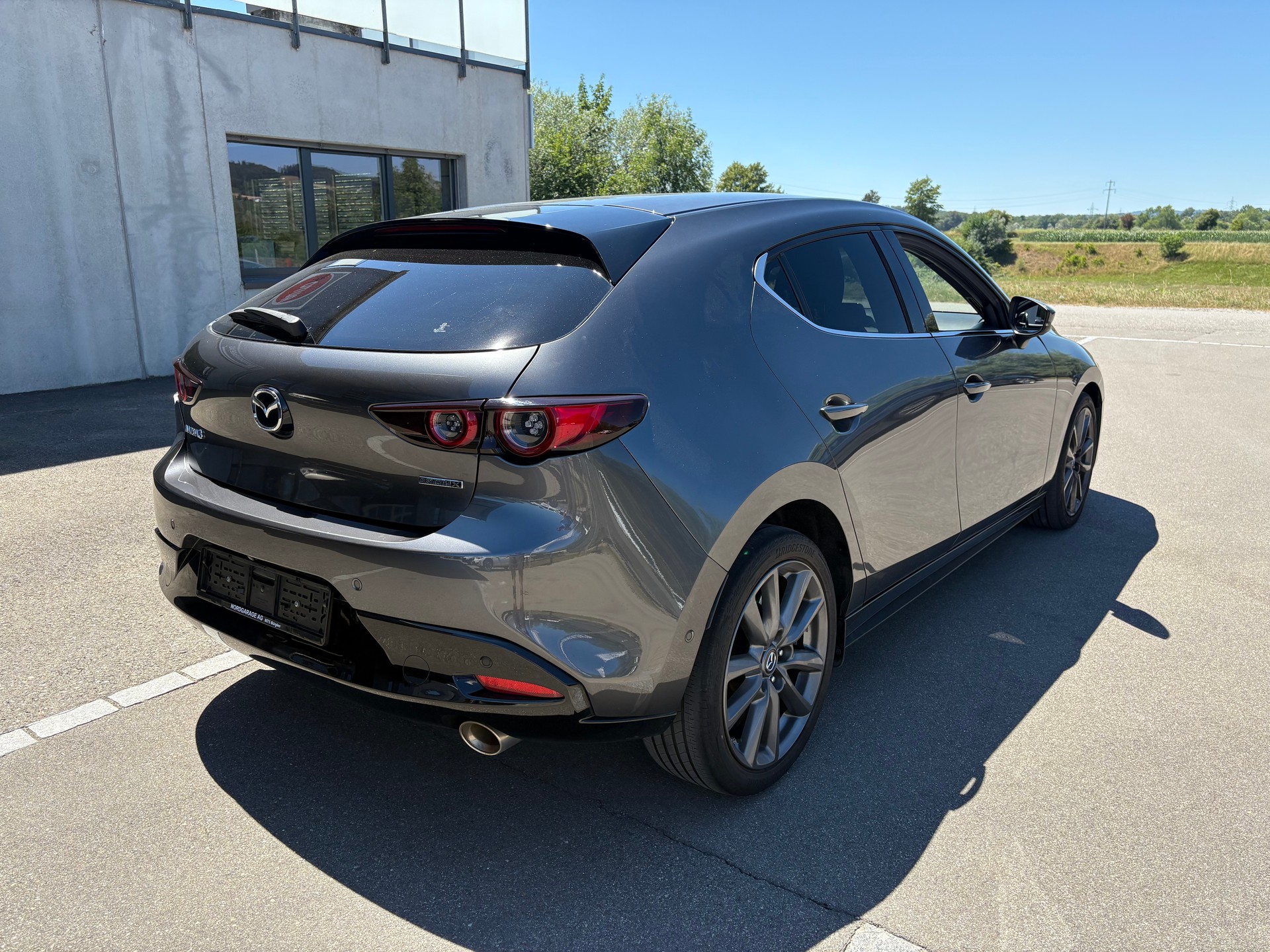MAZDA 3 Hatchback 2.0 180 Revolution-image-3