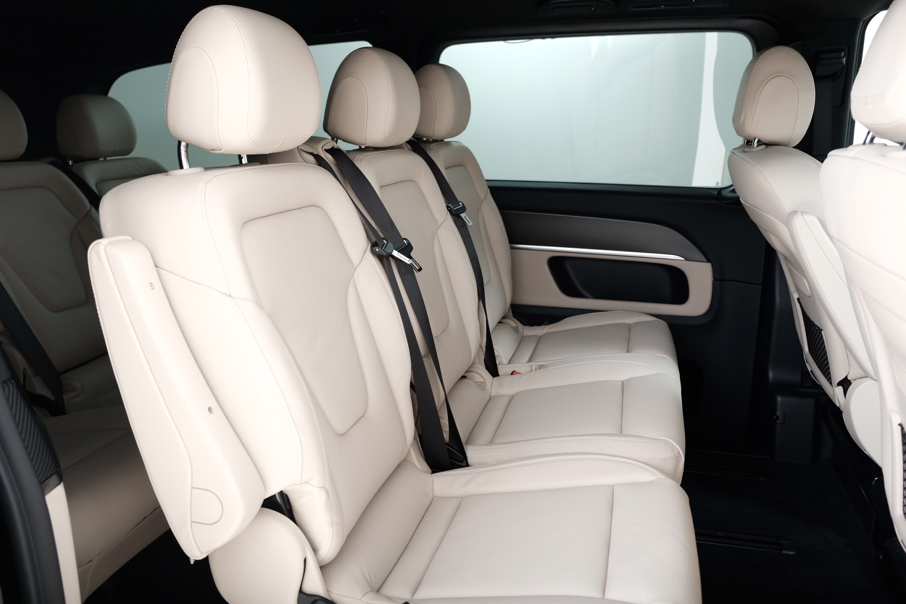 MERCEDES-BENZ V 250 d extralang 4Matic Avantgarde 9G-Tronic-image-11