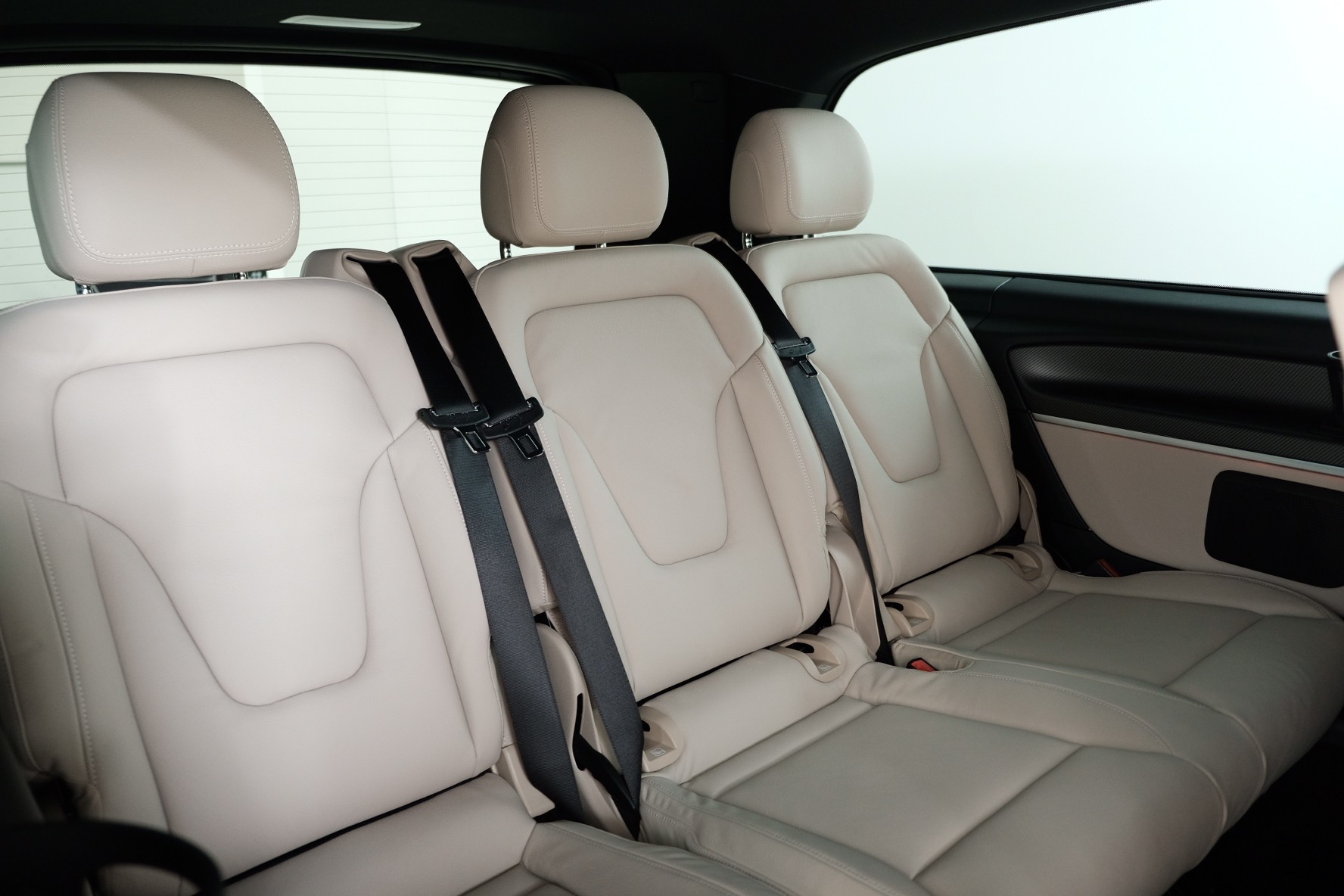 MERCEDES-BENZ V 250 d extralang 4Matic Avantgarde 9G-Tronic-image-12