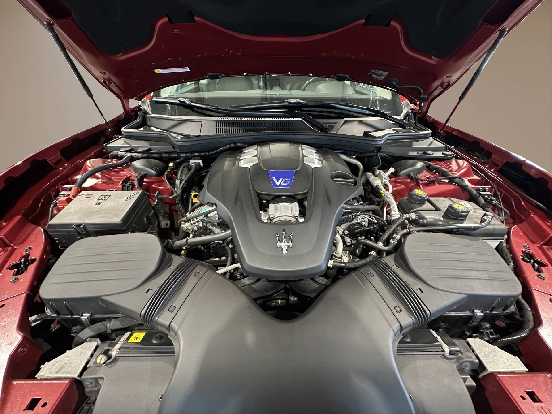 MASERATI Ghibli 3.0 V6 S GranSport Q4-image-18