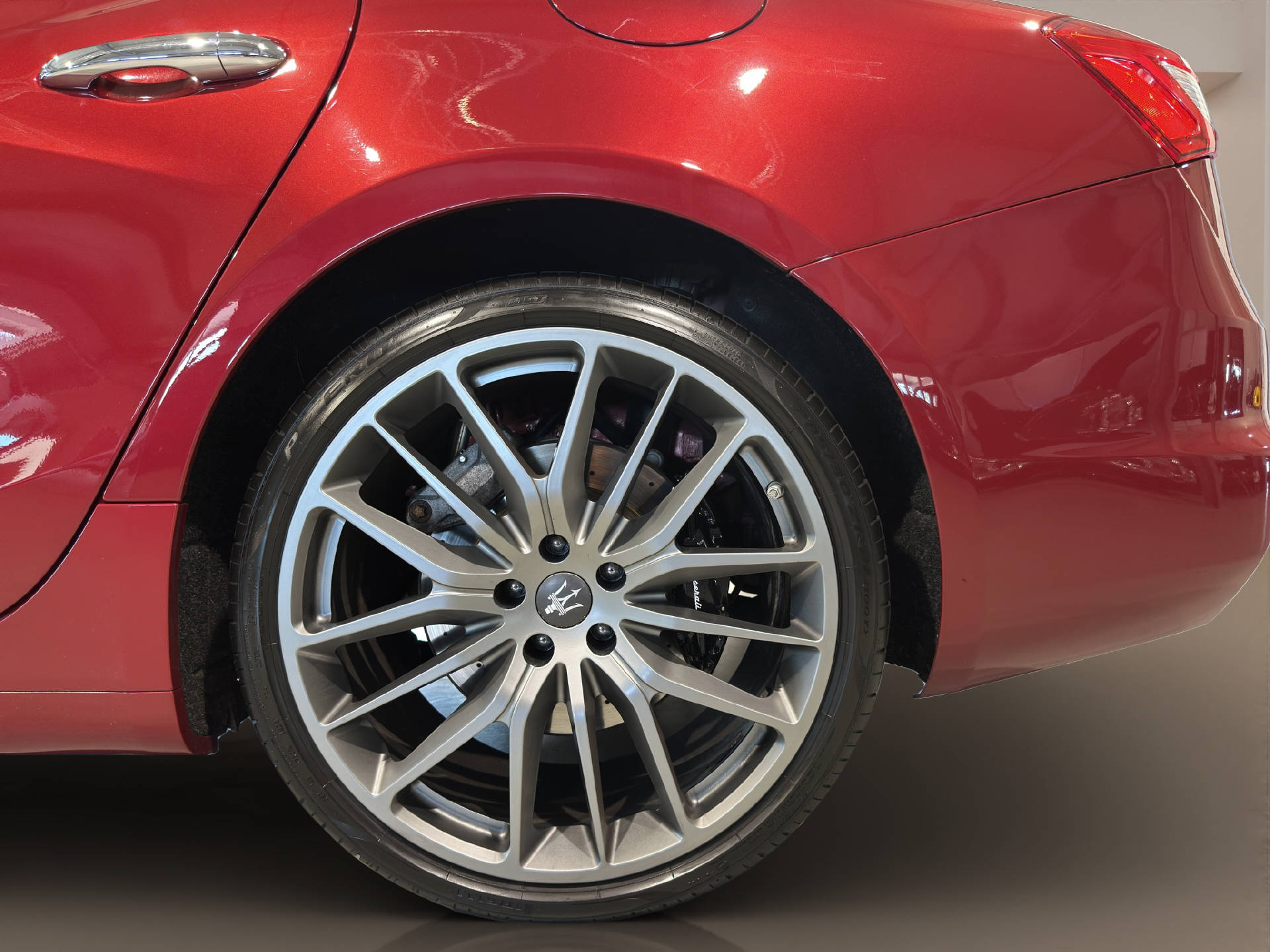 MASERATI Ghibli 3.0 V6 S GranSport Q4-image-21