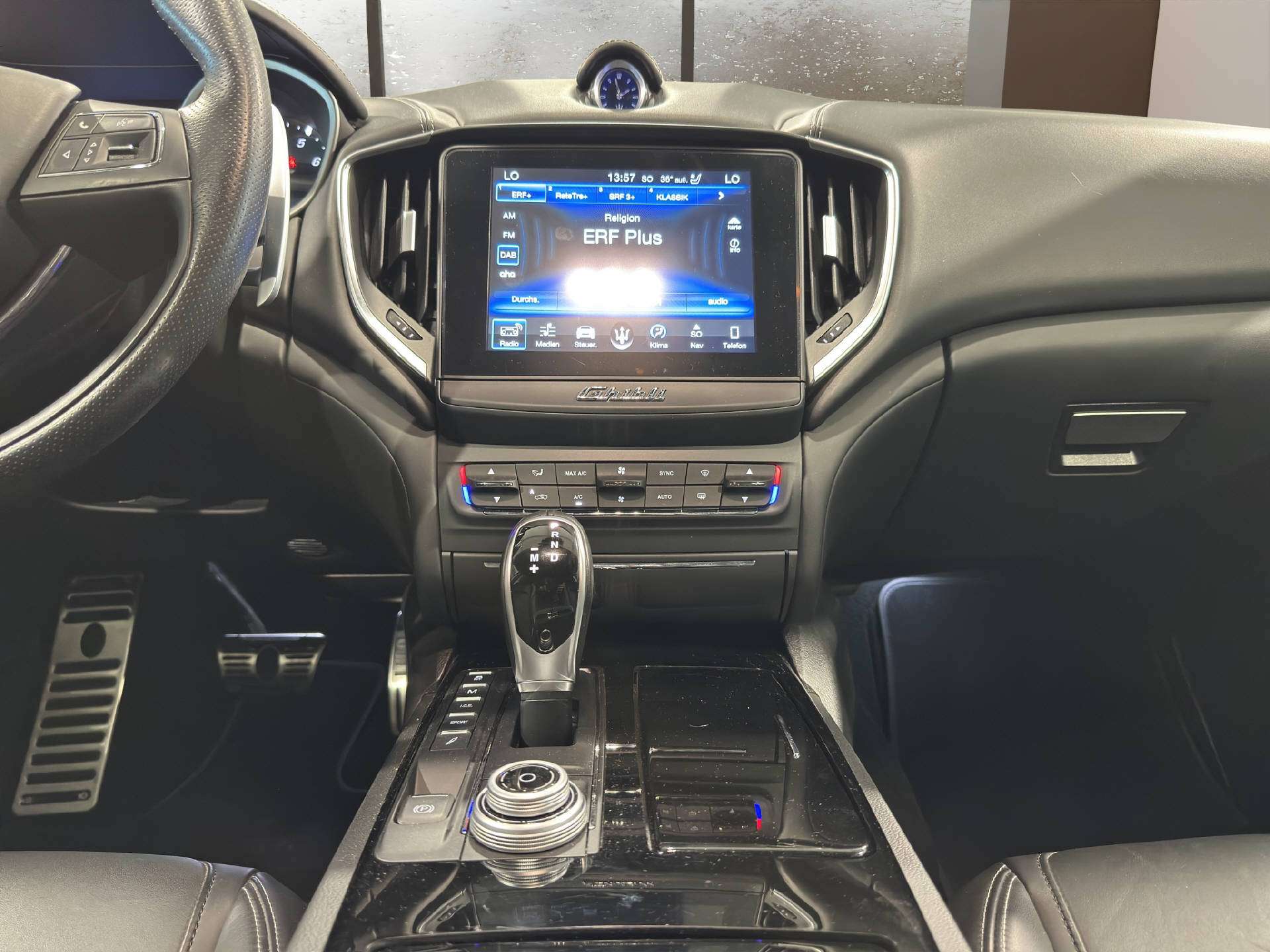 MASERATI Ghibli 3.0 V6 S GranSport Q4-image-14