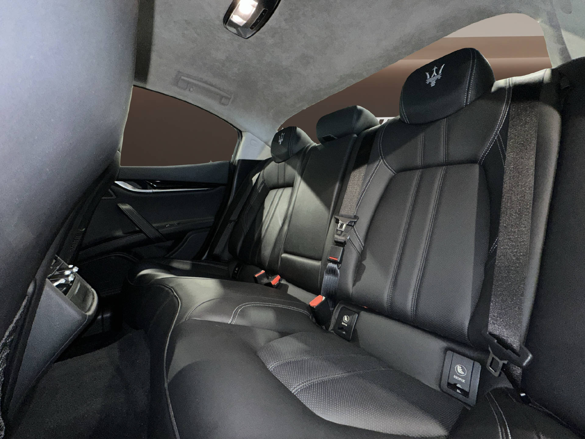 MASERATI Ghibli 3.0 V6 S GranSport Q4-image-11