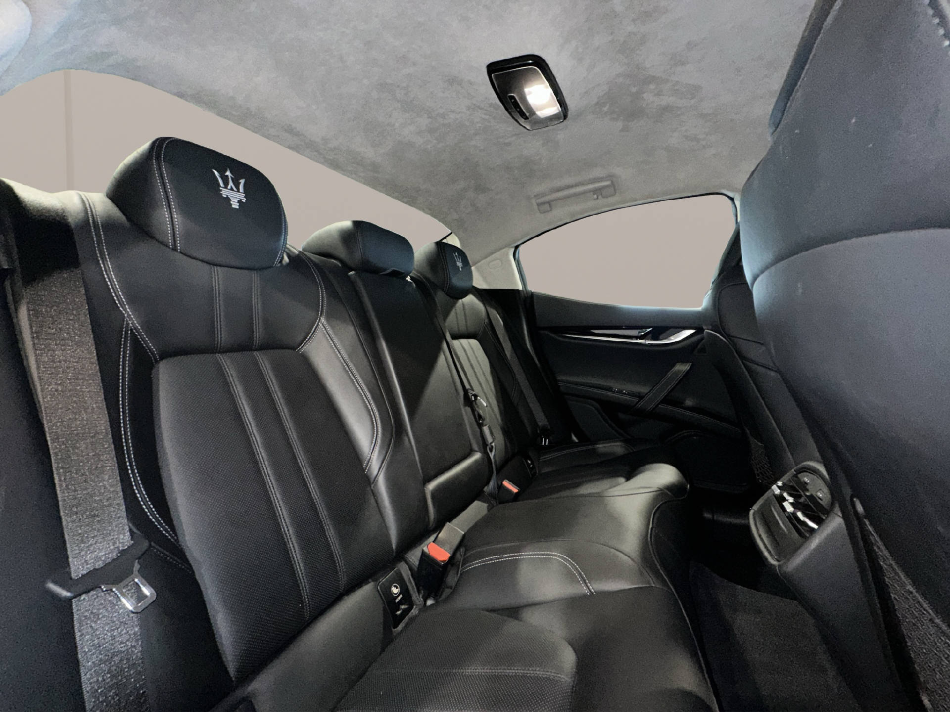 MASERATI Ghibli 3.0 V6 S GranSport Q4-image-16