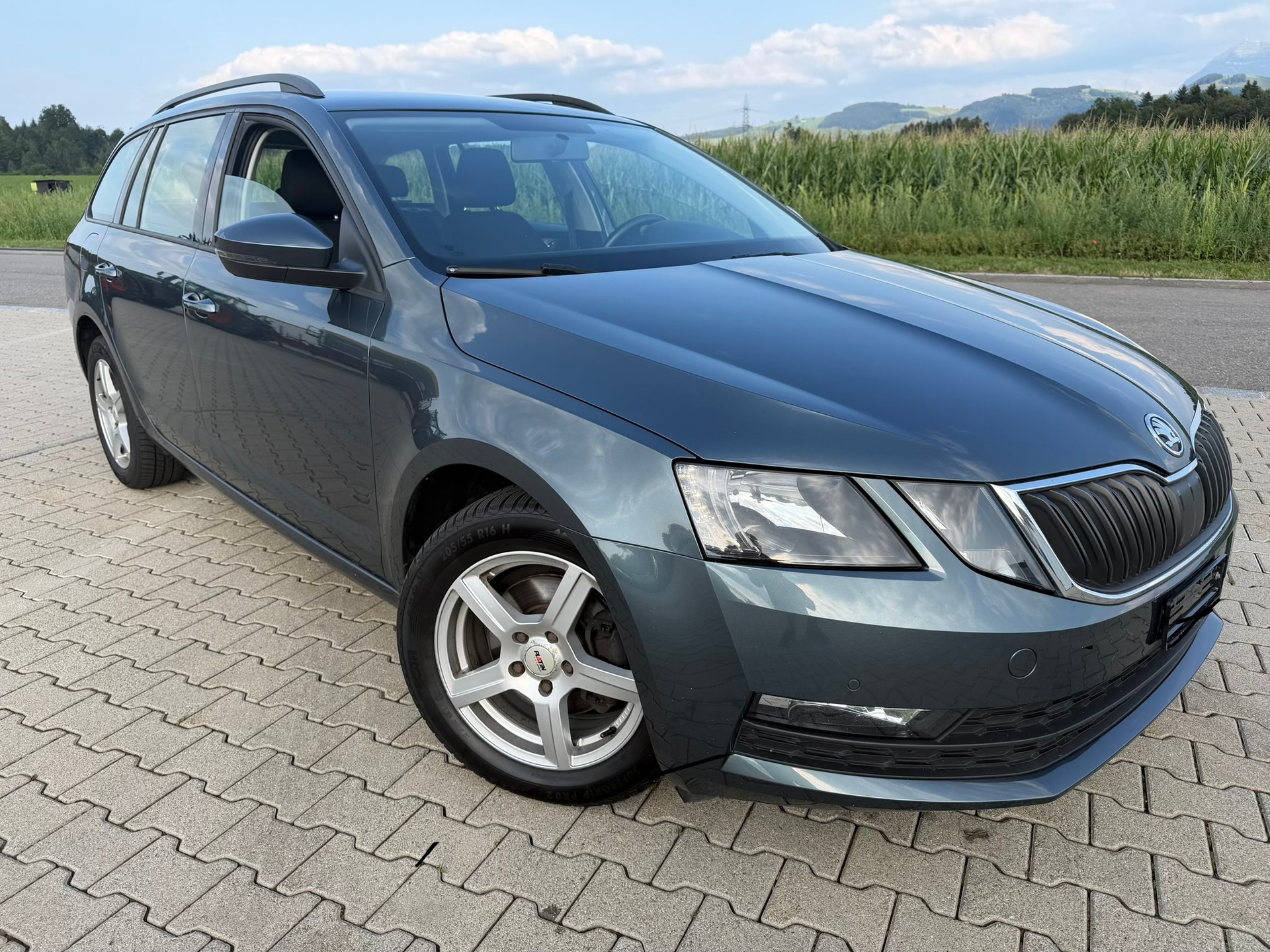 SKODA Octavia Combi 2.0 TDI Ambition DSG-image-0