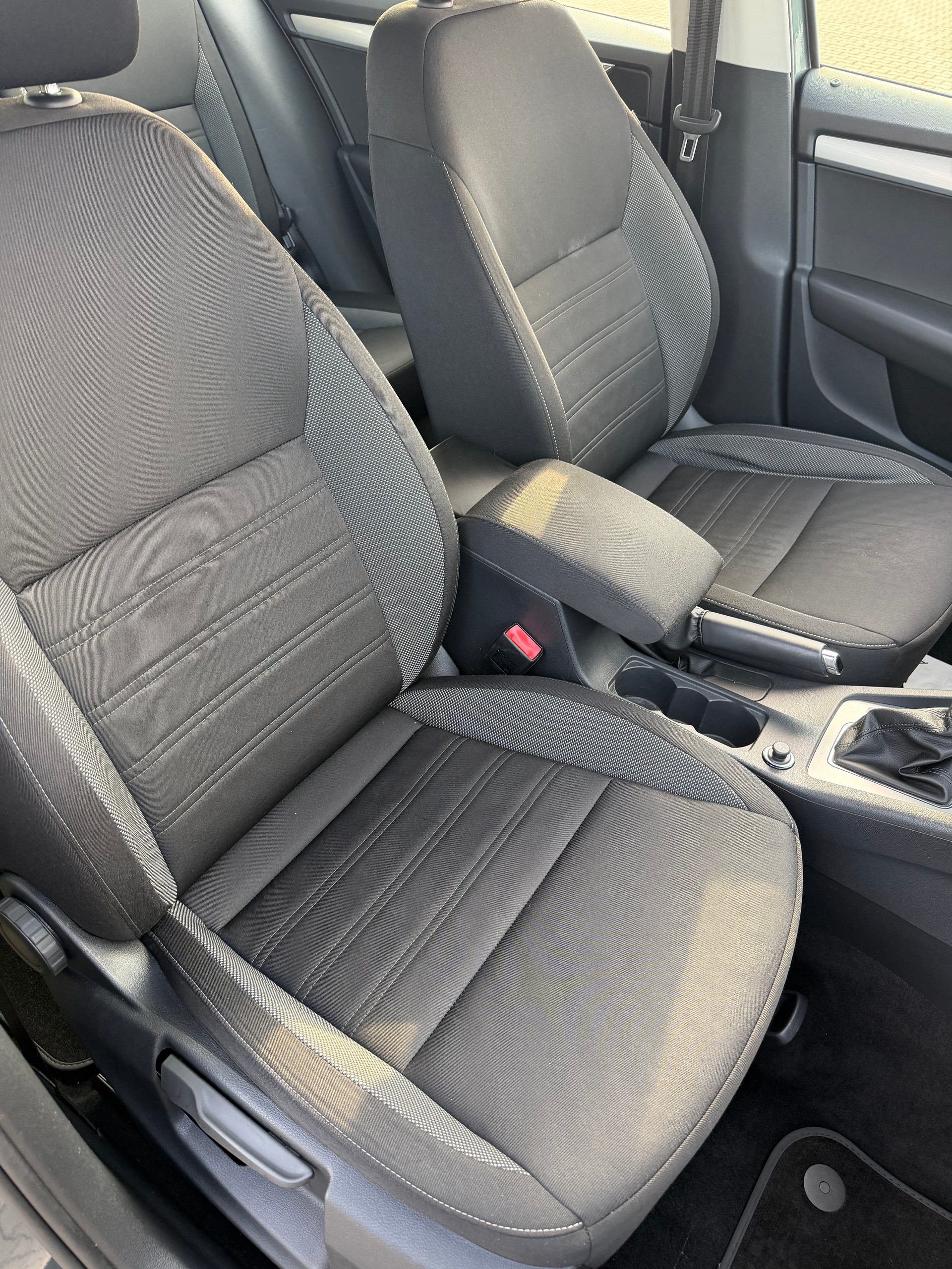 SKODA Octavia Combi 2.0 TDI Ambition DSG-image-5