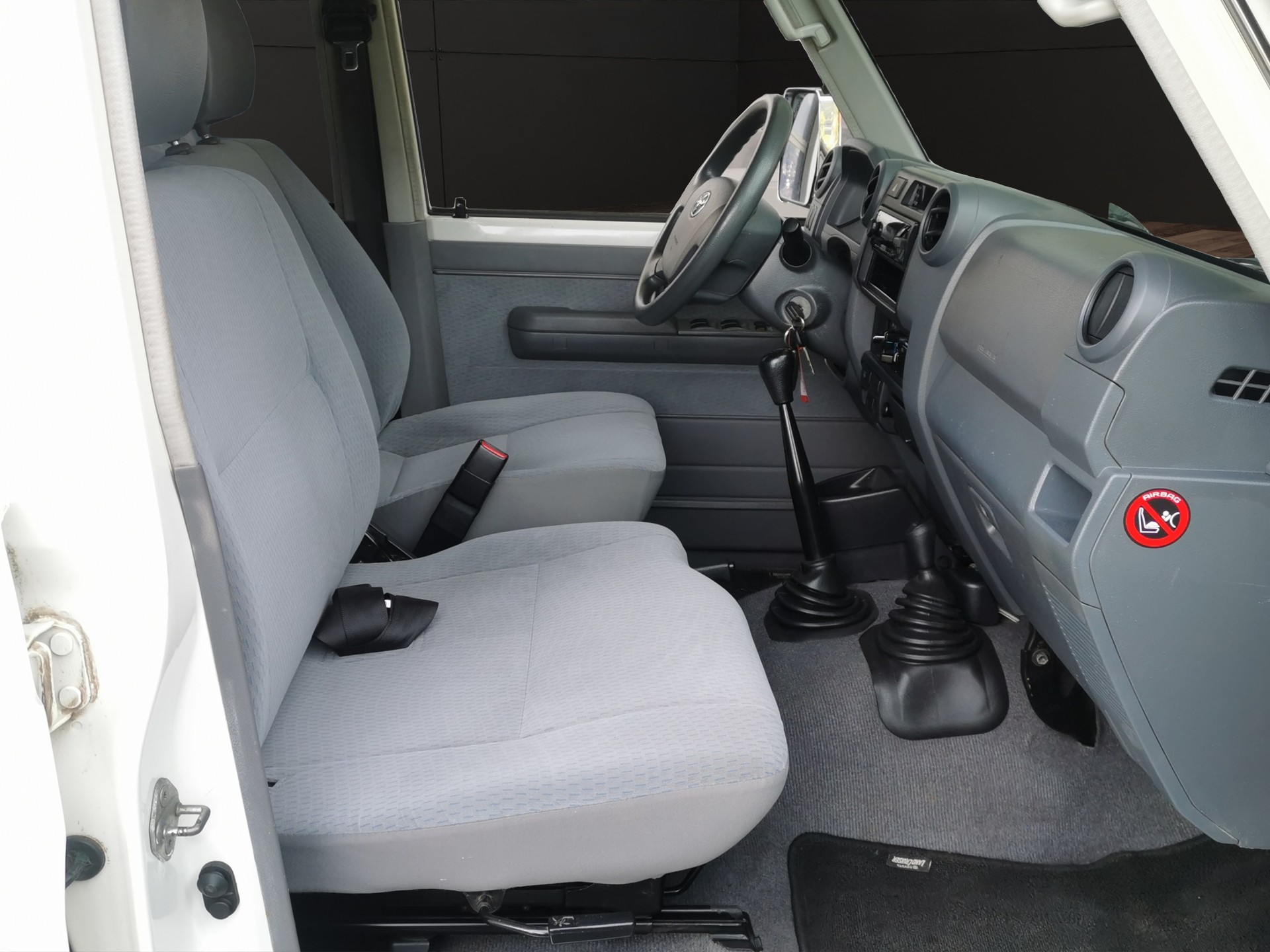 TOYOTA Land Cruiser 4.2 Diesel-image-13