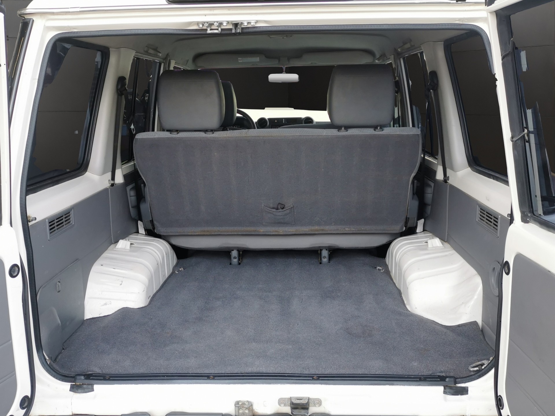 TOYOTA Land Cruiser 4.2 Diesel-image-8