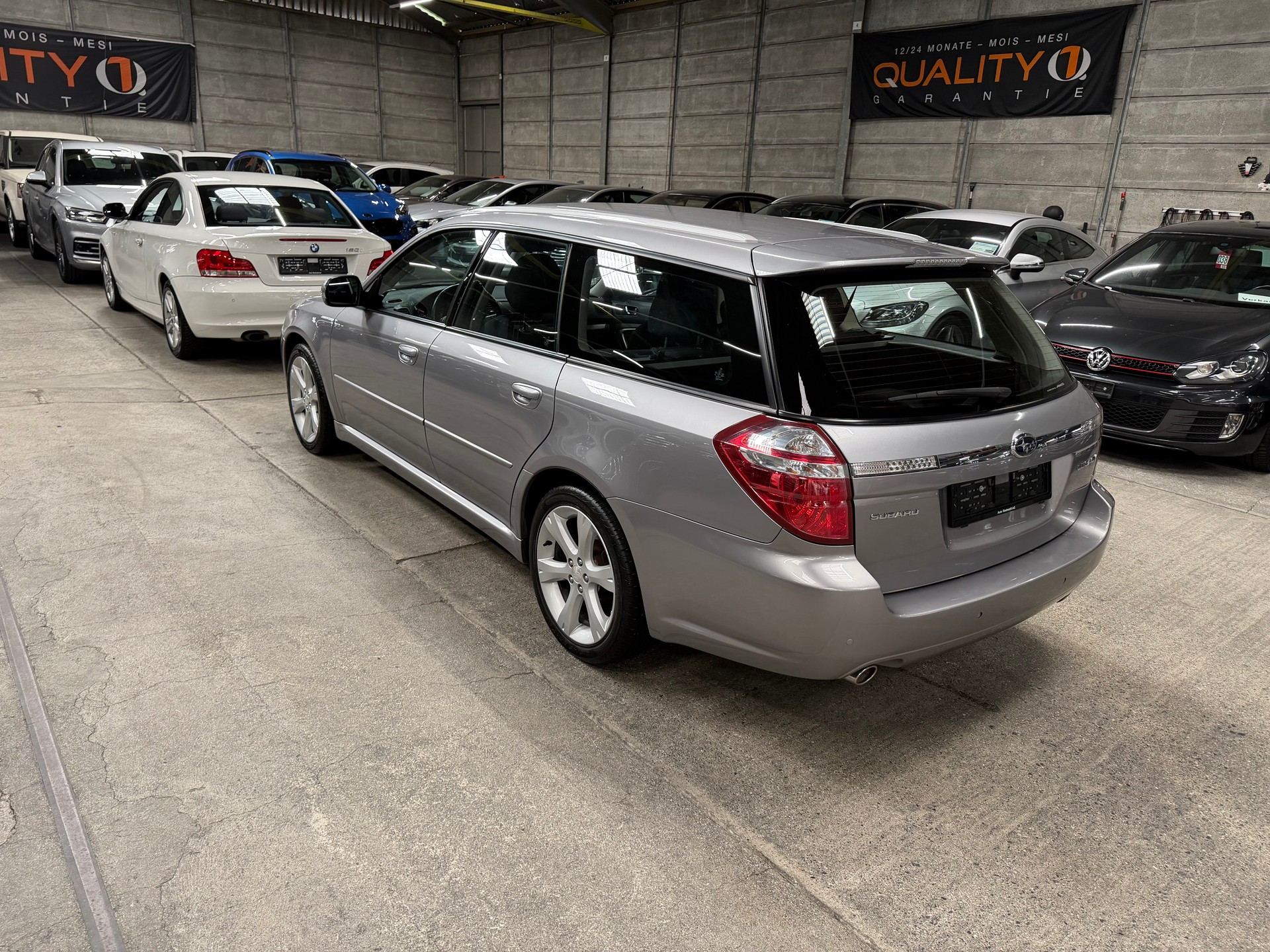 SUBARU Legacy 2.0R AWD Swiss-image-5