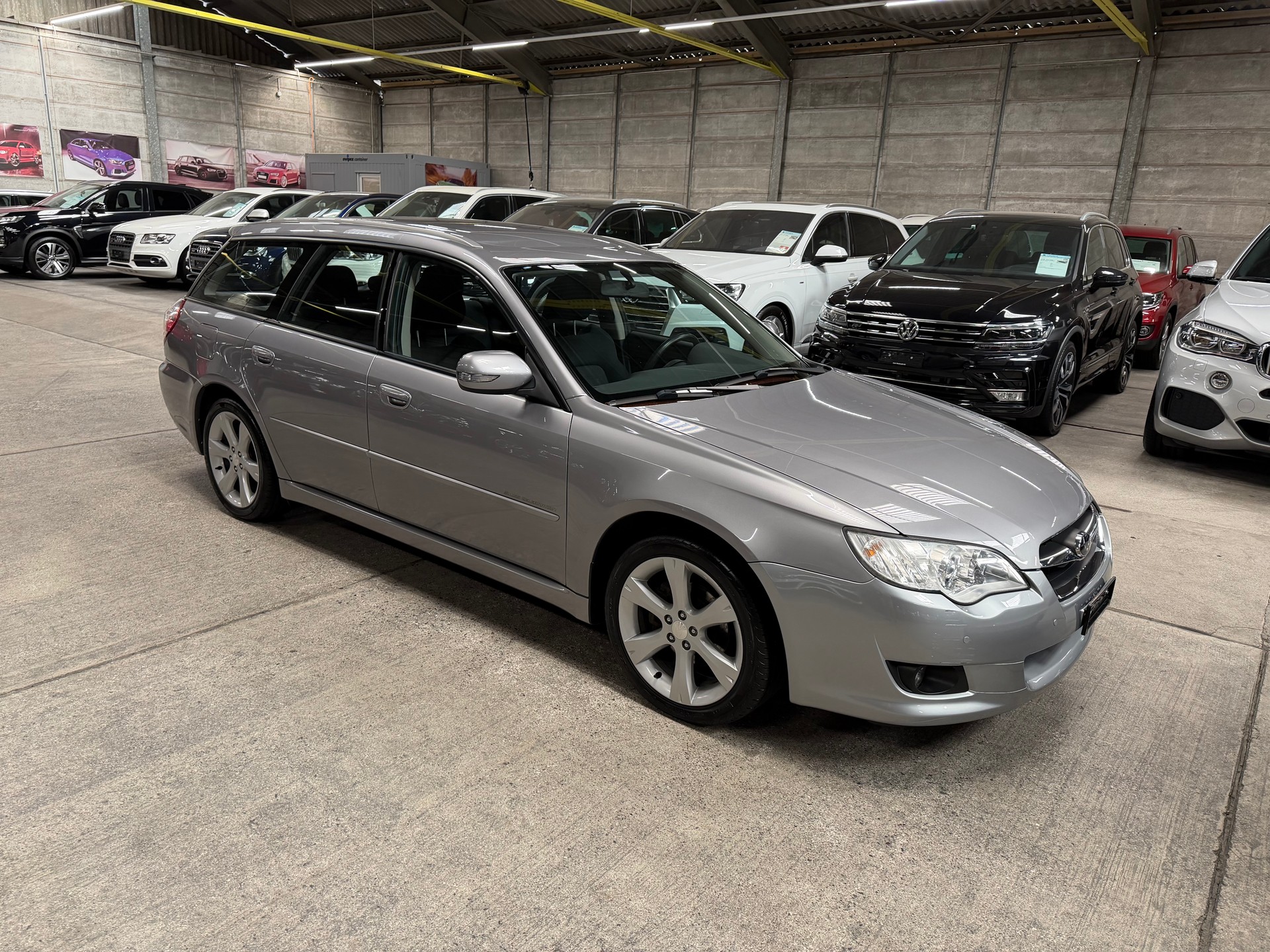 SUBARU Legacy 2.0R AWD Swiss-image-1