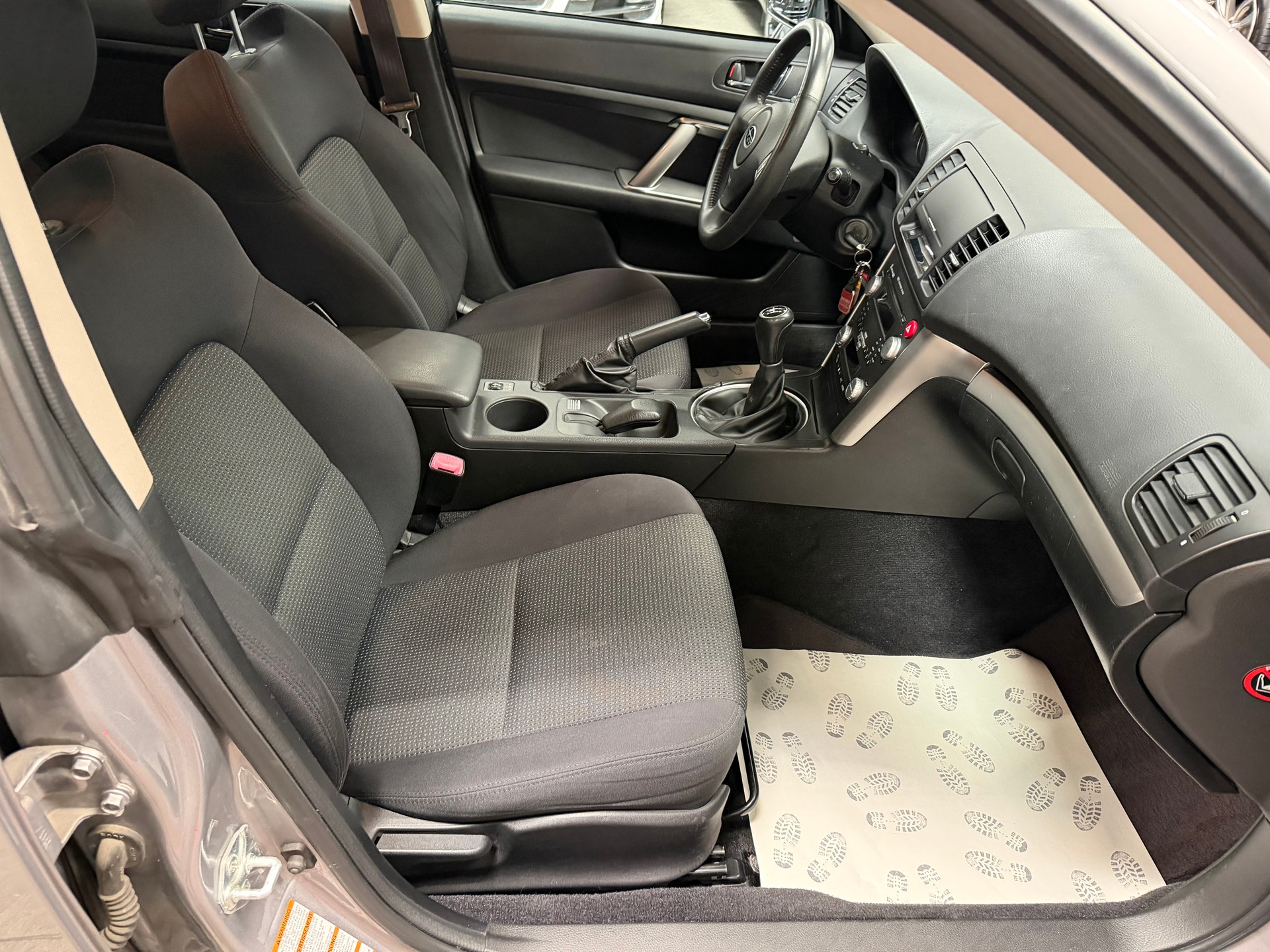 SUBARU Legacy 2.0R AWD Swiss-image-18