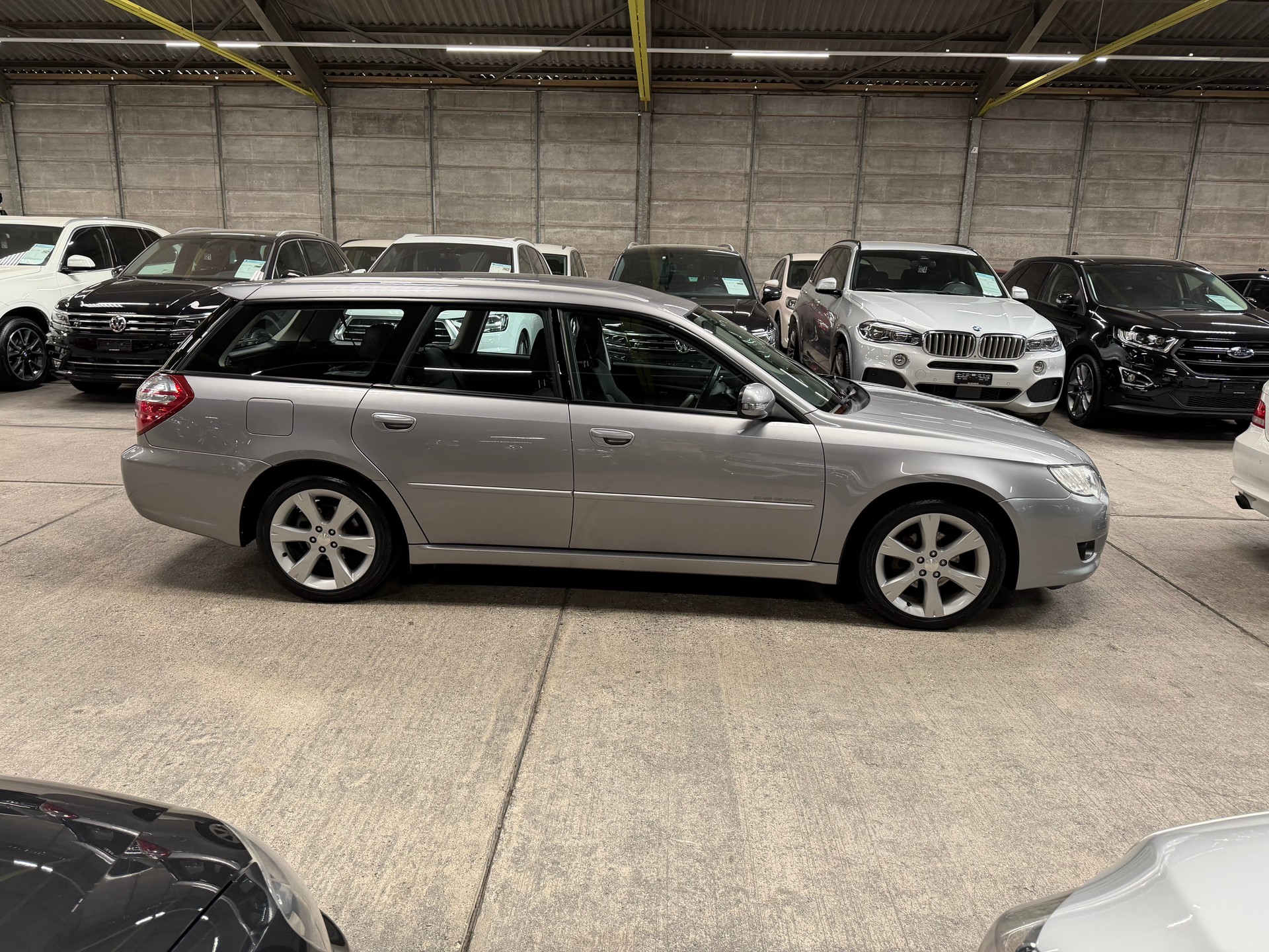 SUBARU Legacy 2.0R AWD Swiss-image-2