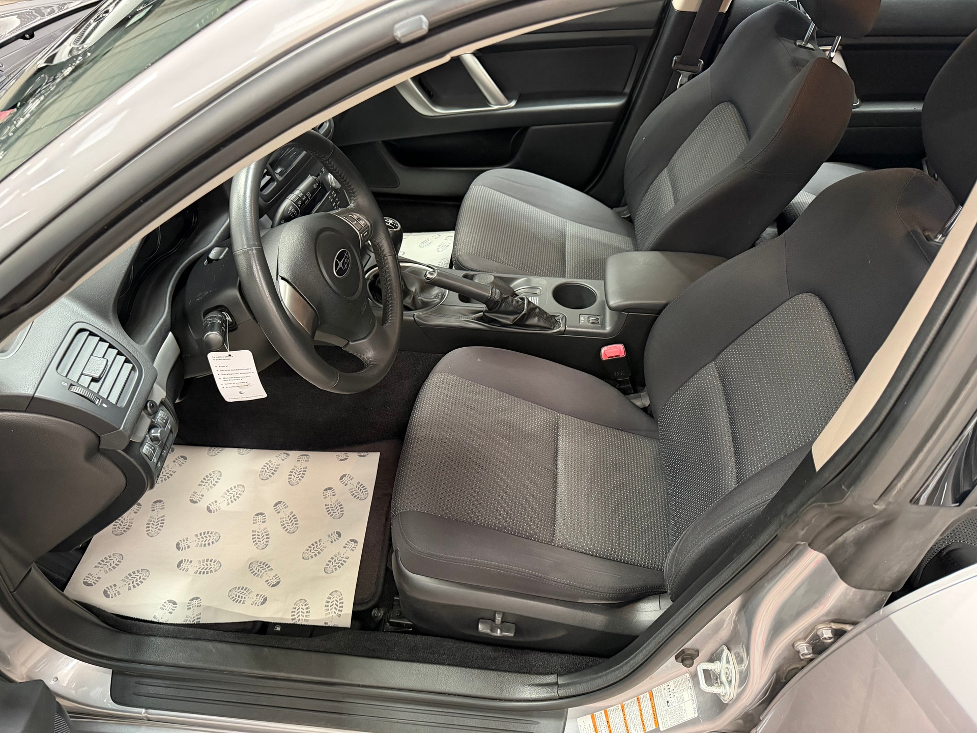 SUBARU Legacy 2.0R AWD Swiss-image-9