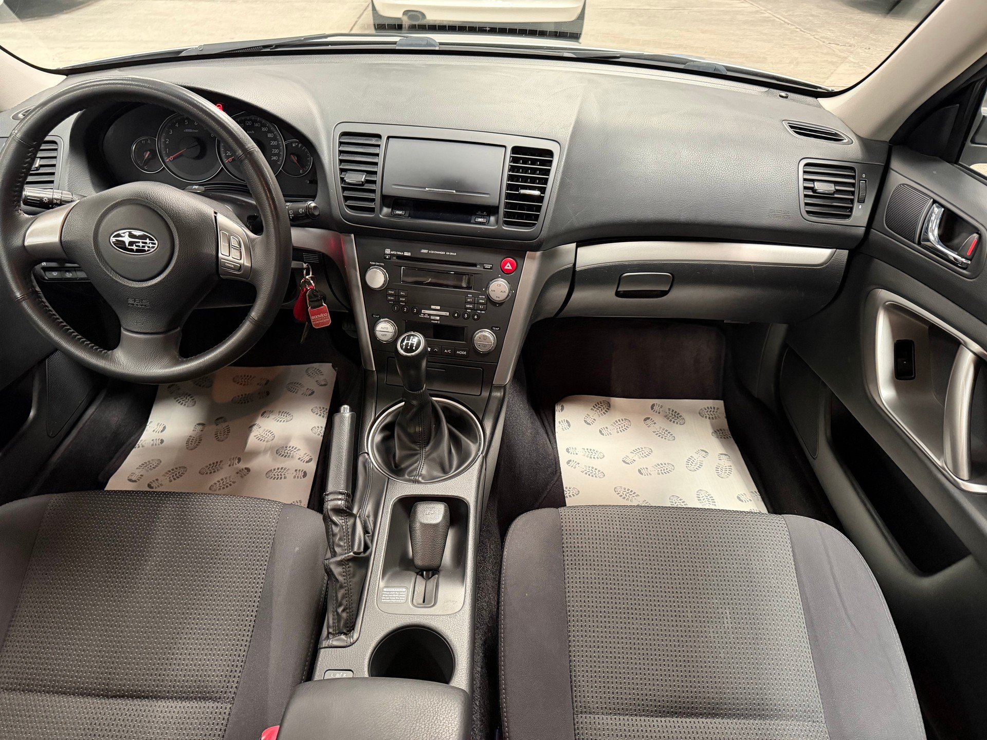 SUBARU Legacy 2.0R AWD Swiss-image-14