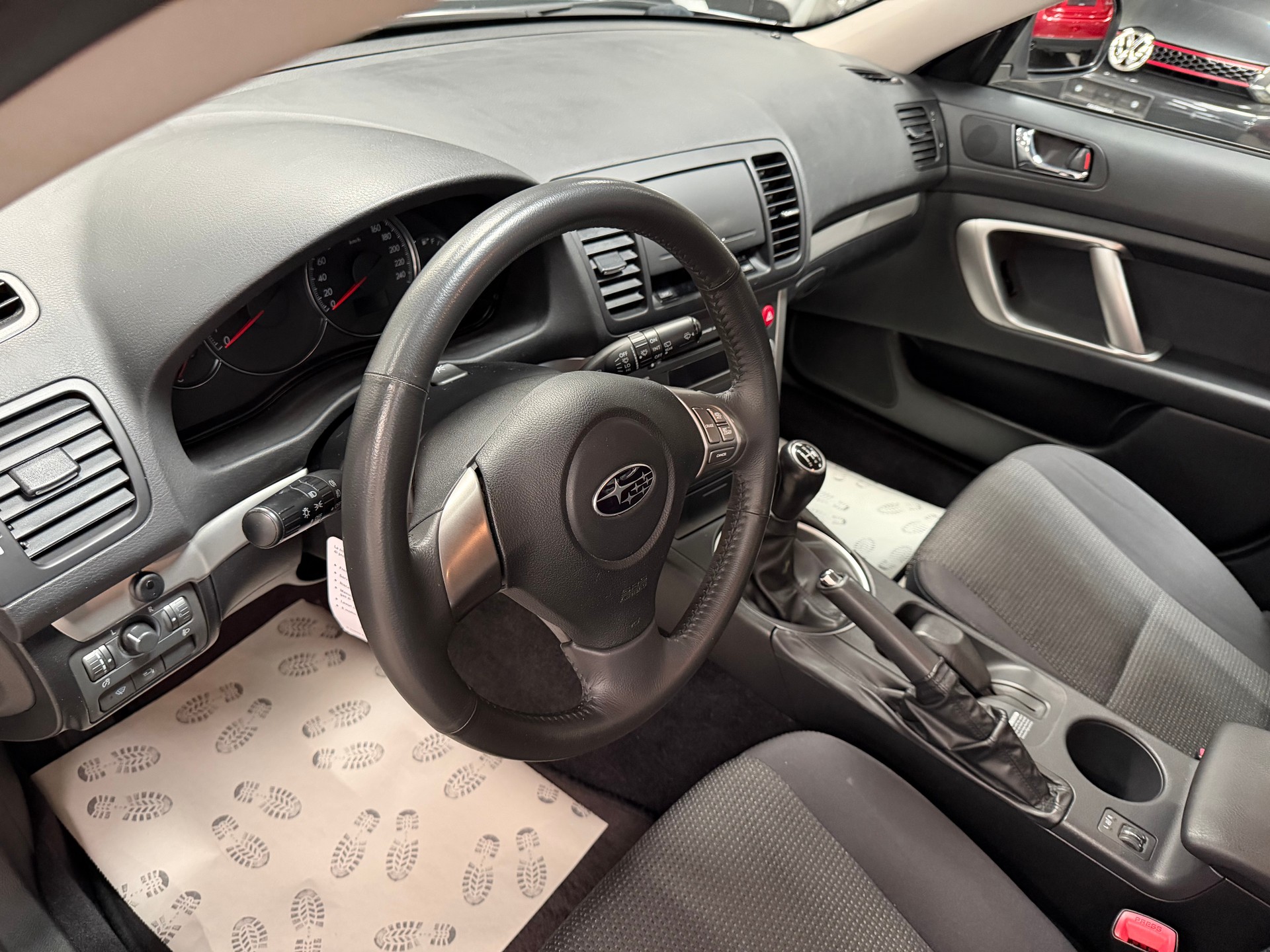 SUBARU Legacy 2.0R AWD Swiss-image-10