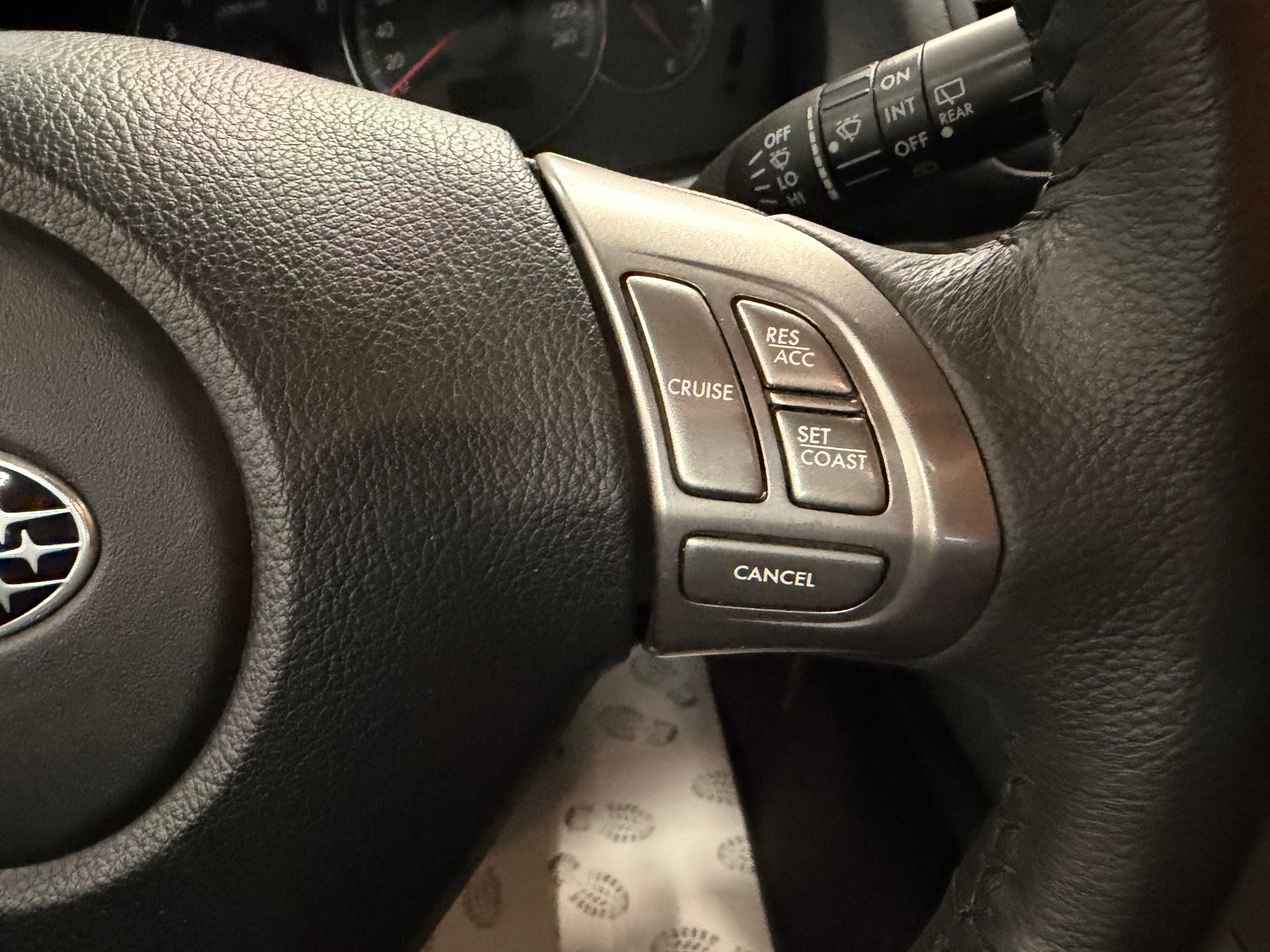 SUBARU Legacy 2.0R AWD Swiss-image-17