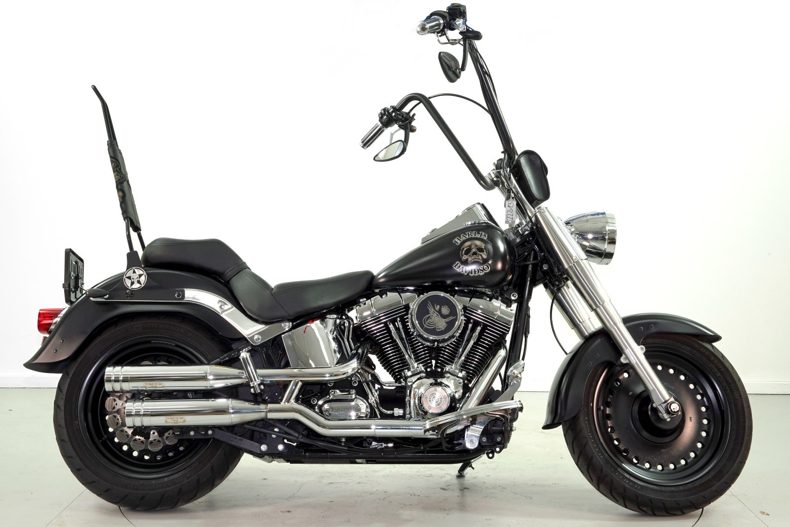 HARLEY-DAVIDSON FLSTF-showroom-element-3