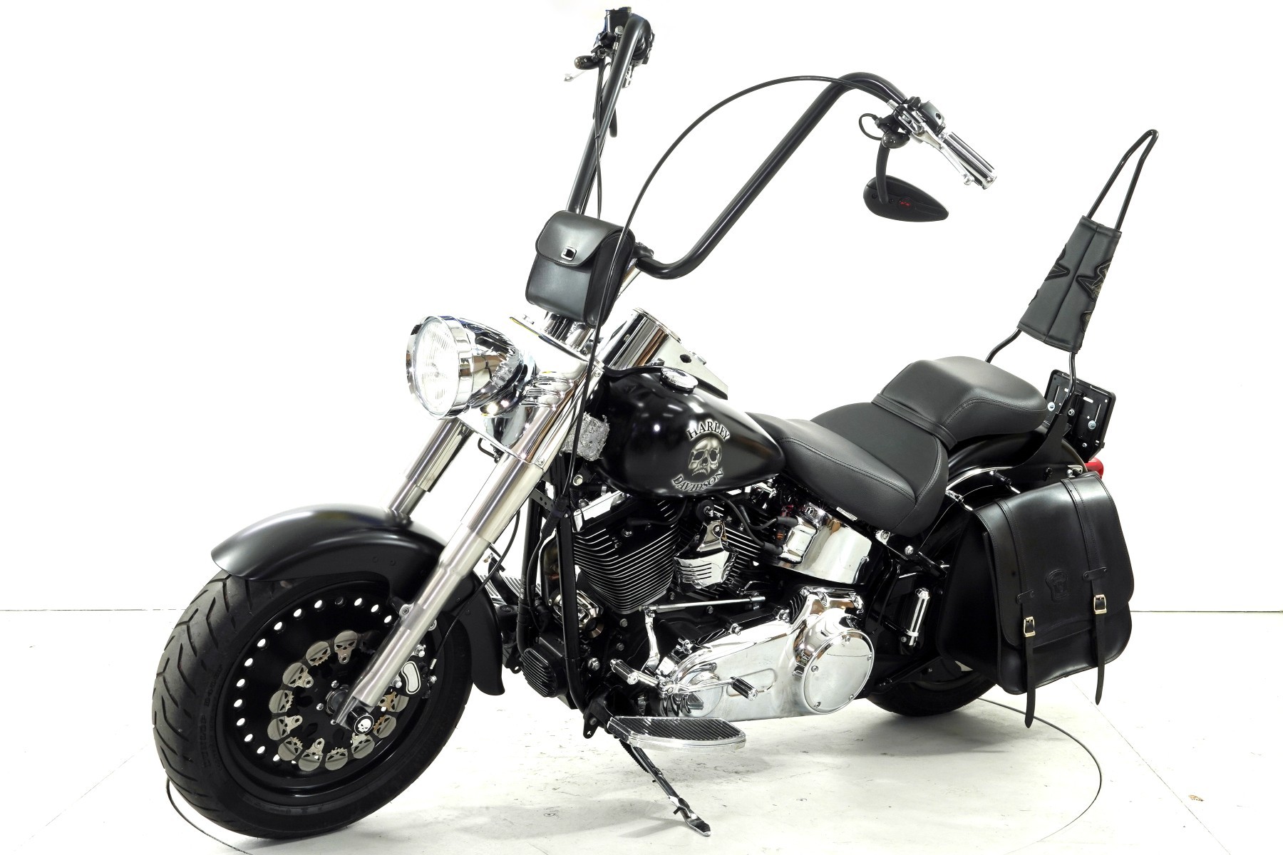 HARLEY-DAVIDSON FLSTF-showroom-element-2