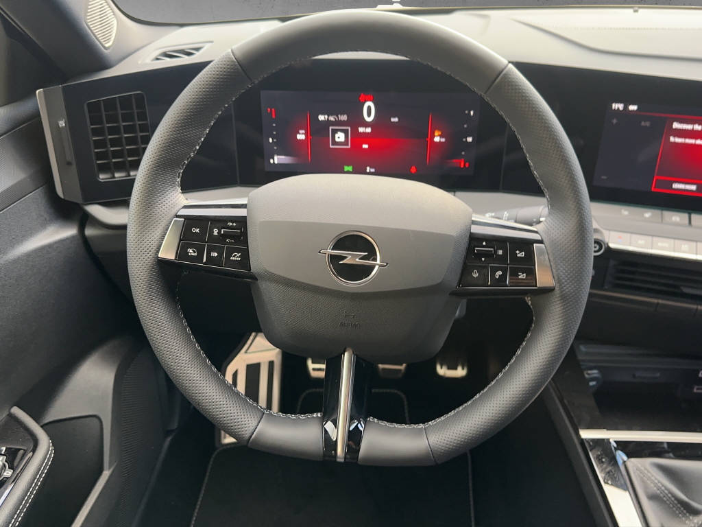 OPEL Astra 1.2i Turbo Swiss Plus-image-9
