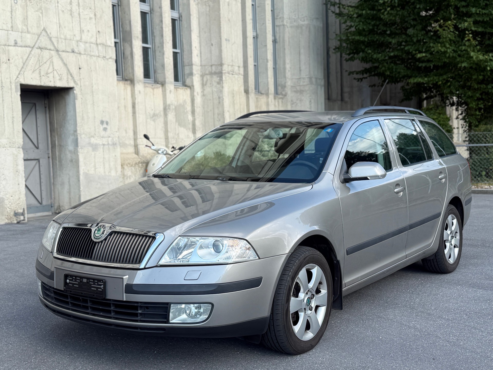 SKODA Octavia Combi 2.0 TDI Elegance DSG-image-0
