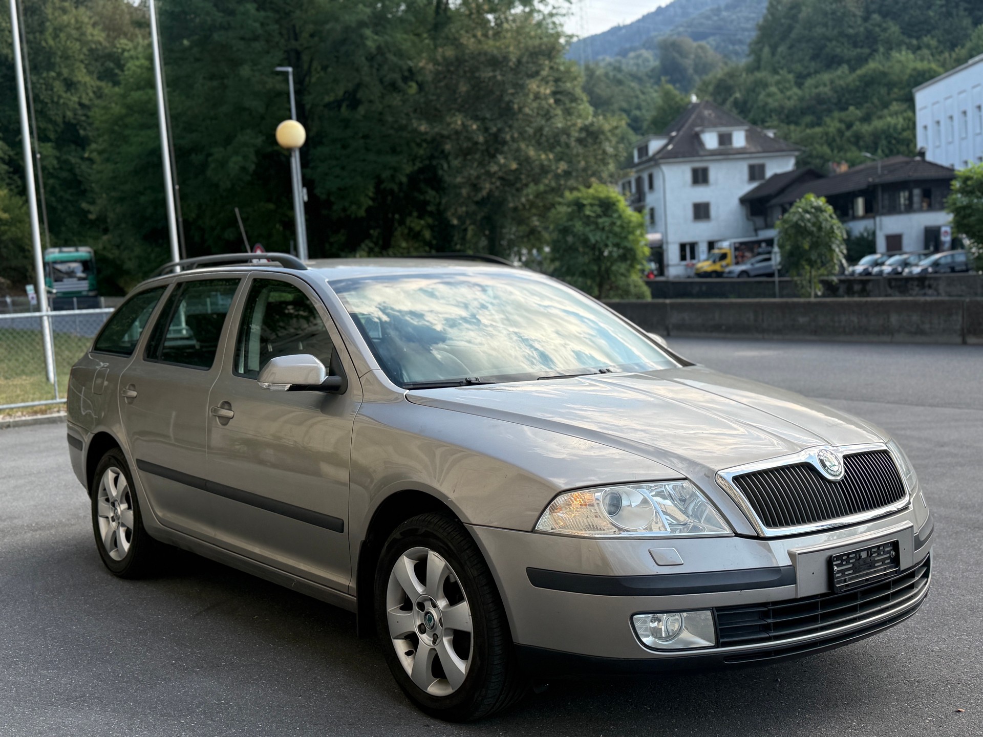 SKODA Octavia Combi 2.0 TDI Elegance DSG-image-11
