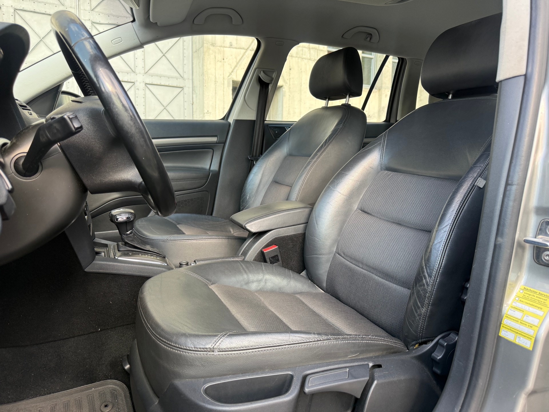 SKODA Octavia Combi 2.0 TDI Elegance DSG-image-3