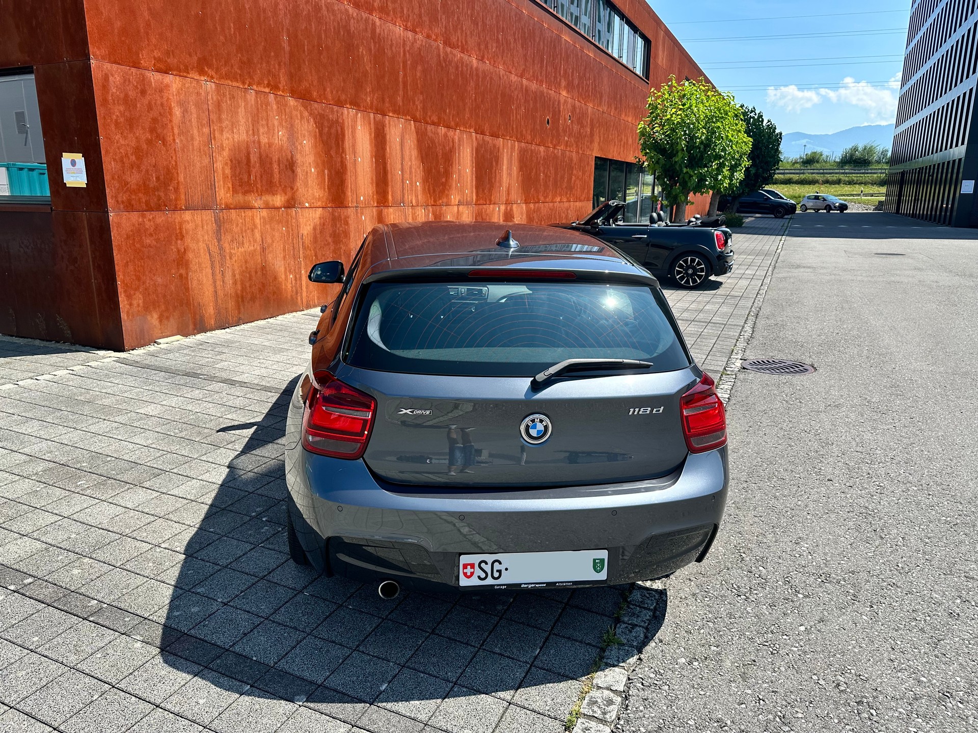 BMW 118d xDrive-image-1