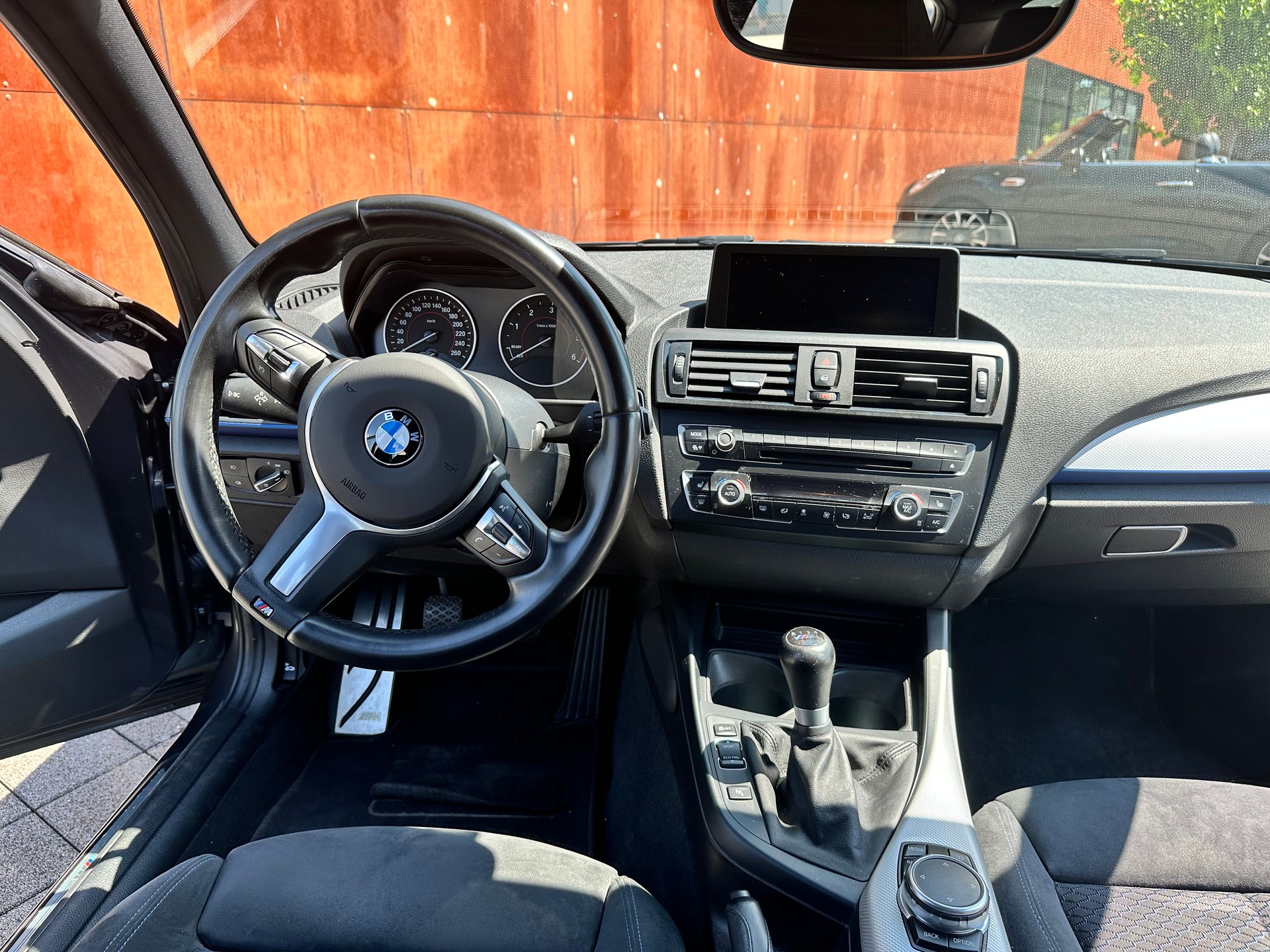 BMW 118d xDrive-image-2