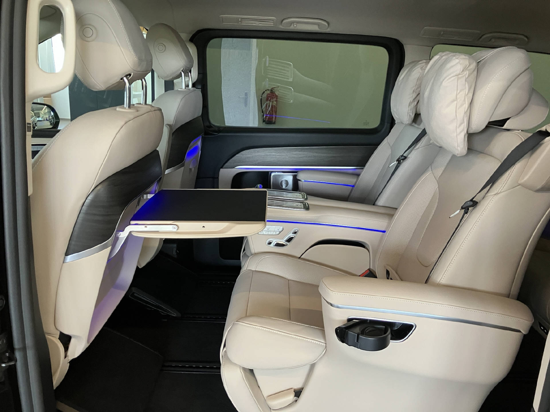MERCEDES-BENZ V 300 d Exclusive extra lang Swiss Edit.-image-16