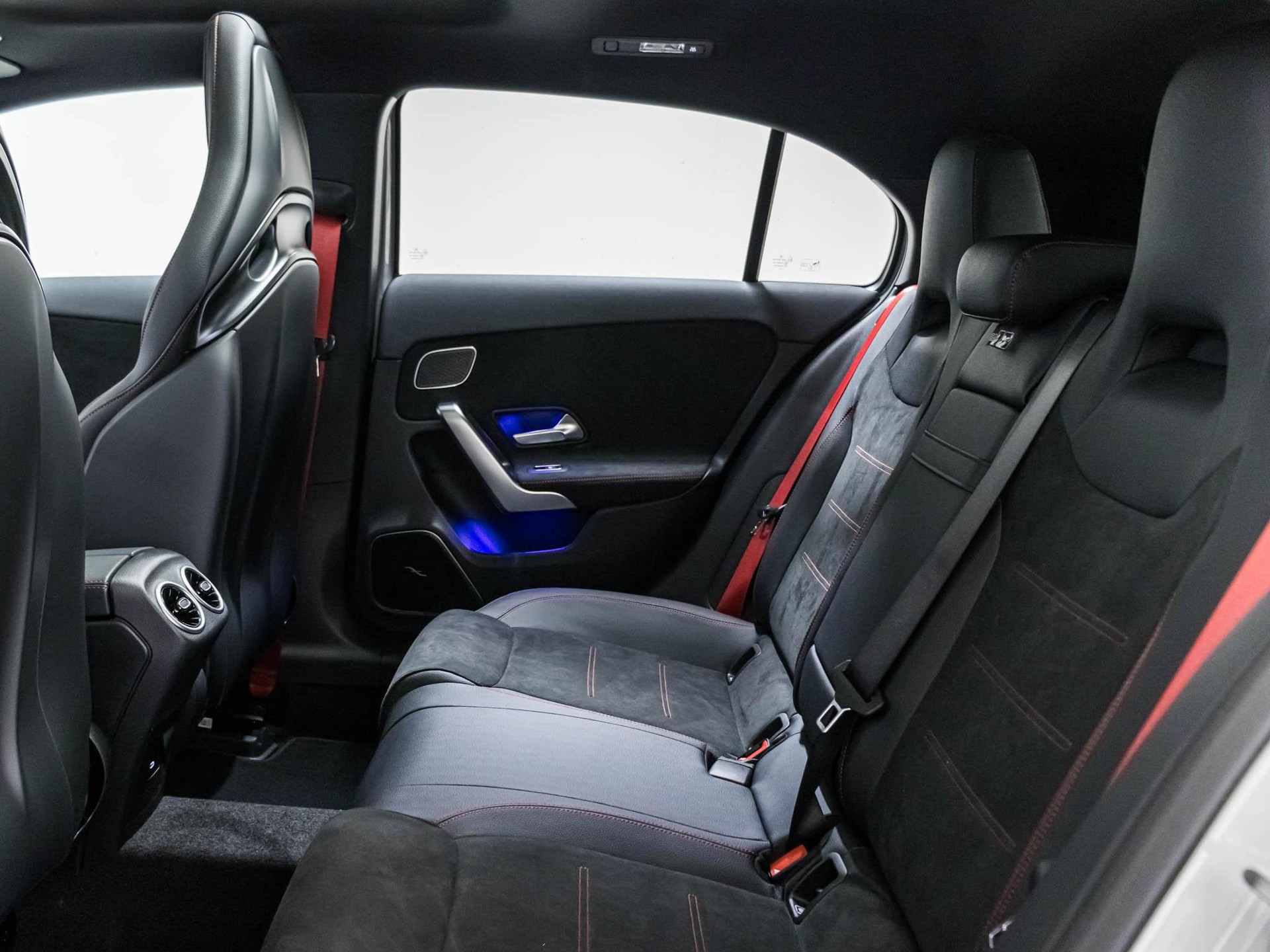 MERCEDES-BENZ A 35 AMG 4MATIC-image-7