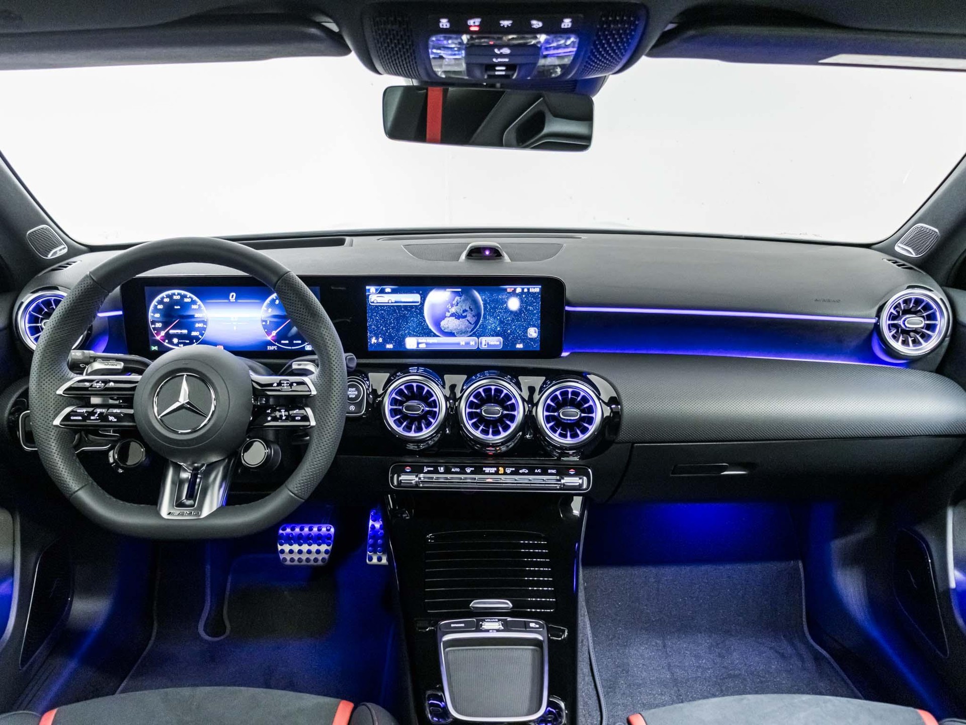 MERCEDES-BENZ A 35 AMG 4MATIC-image-10